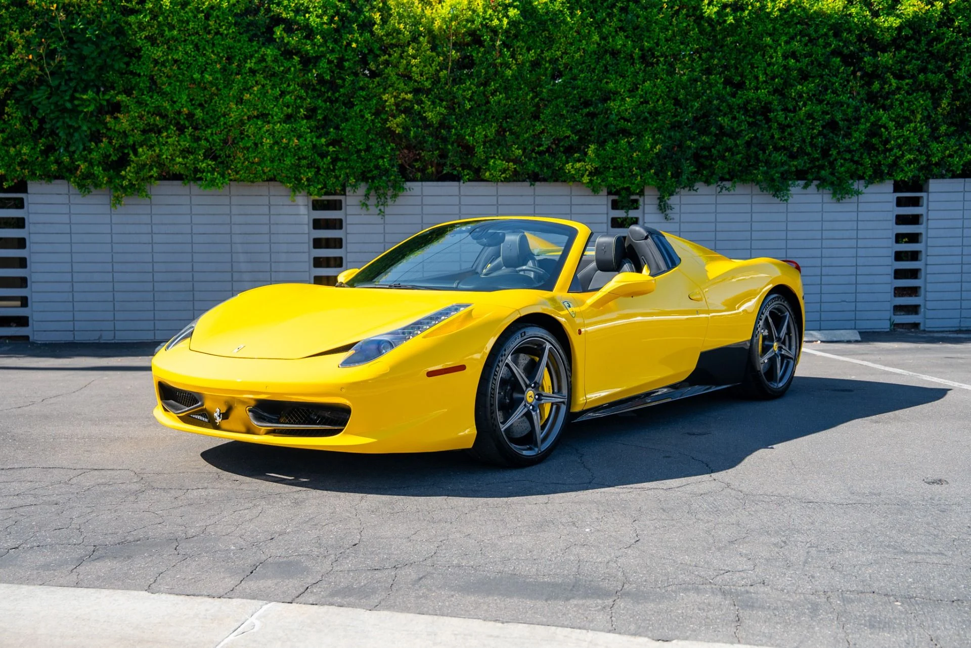 mph020_2045582071_Used_2012_Ferrari_458_Spider_1762304624_cc059478ca