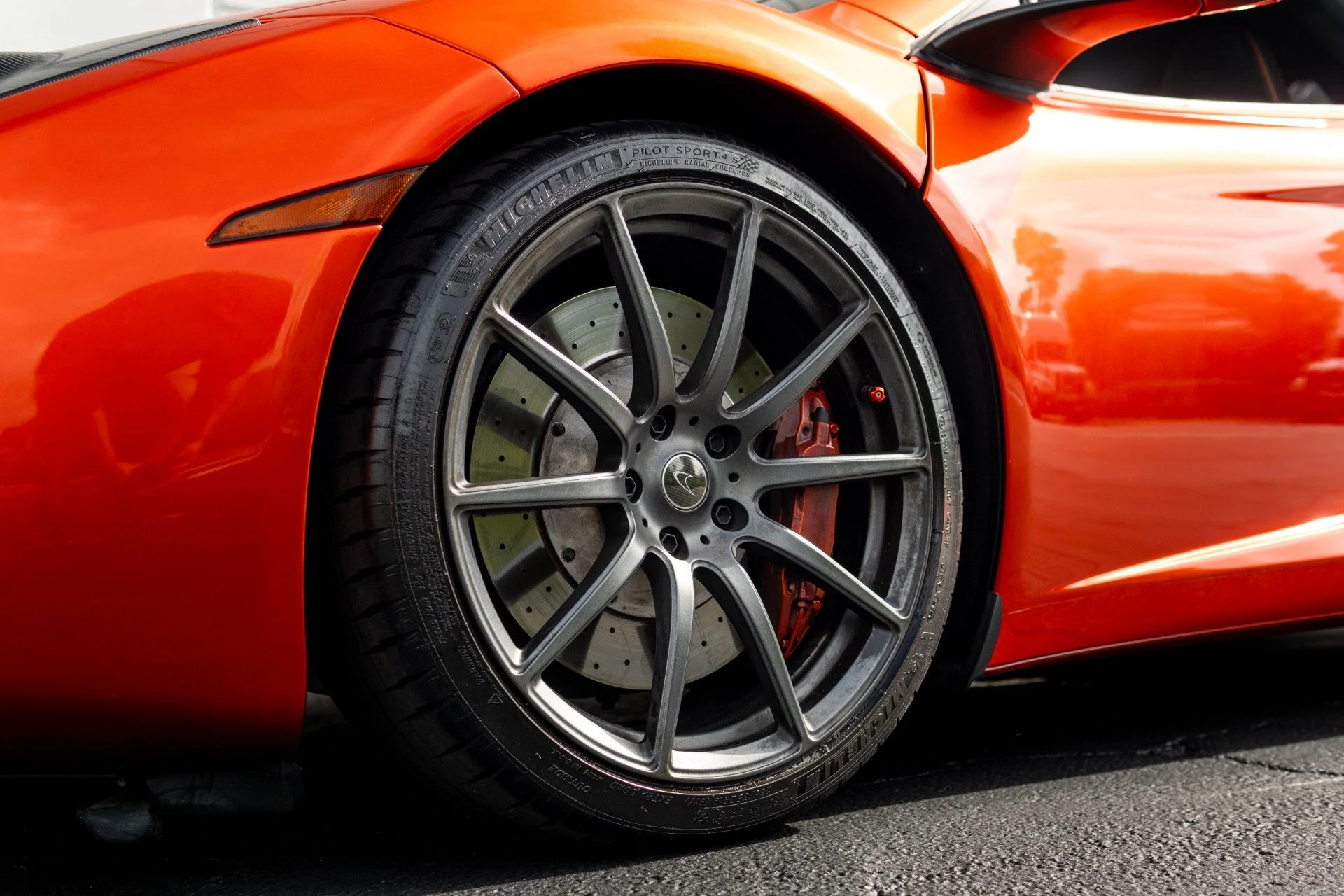 mph020_2052799427_Used_2013_Mc_Laren_MP_4_12_C_1766434250_5d64126d95