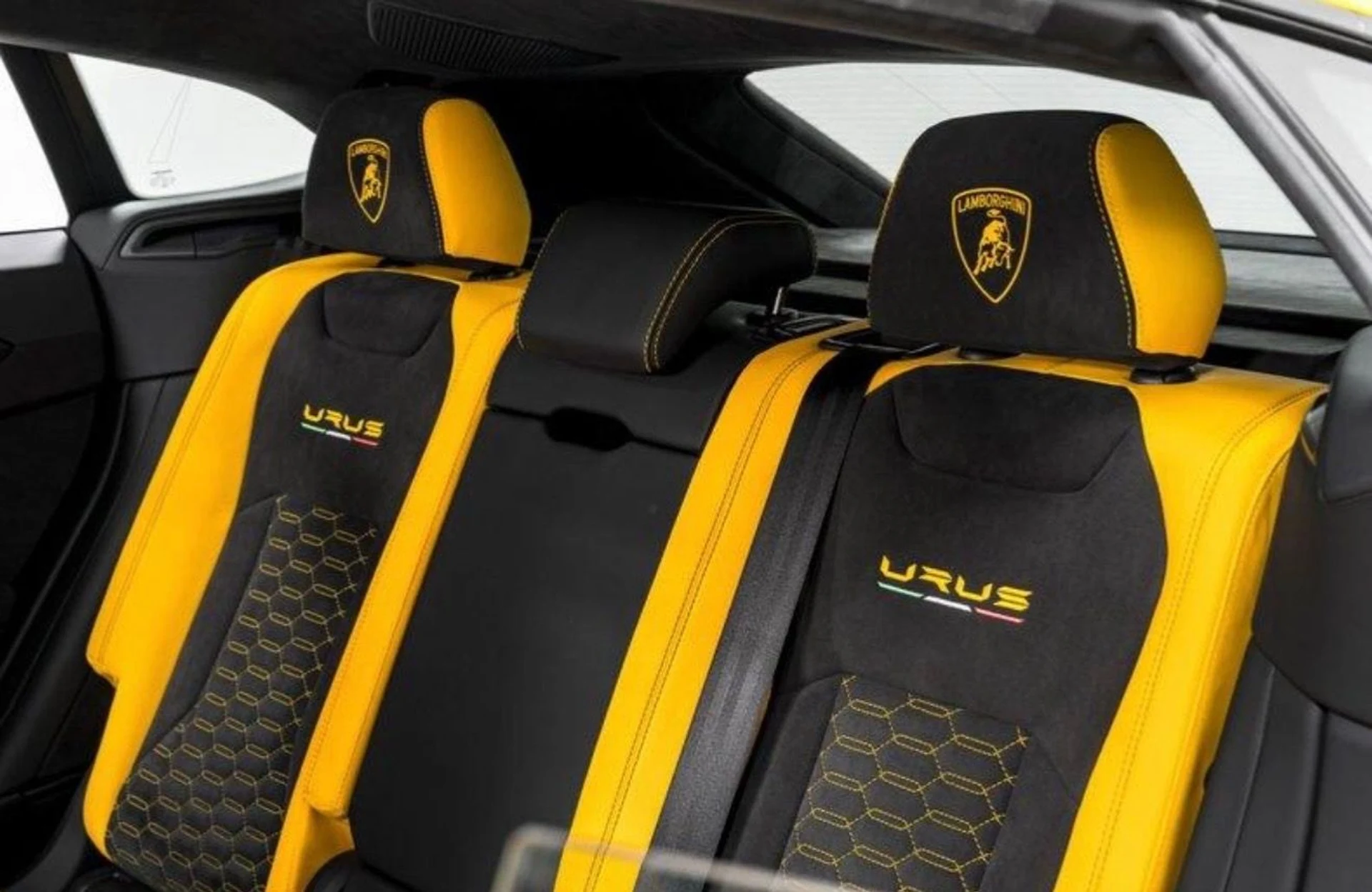 mph020_2057521345_Used_2021_Lamborghini_Urus_1769032745_8a8f107c5f