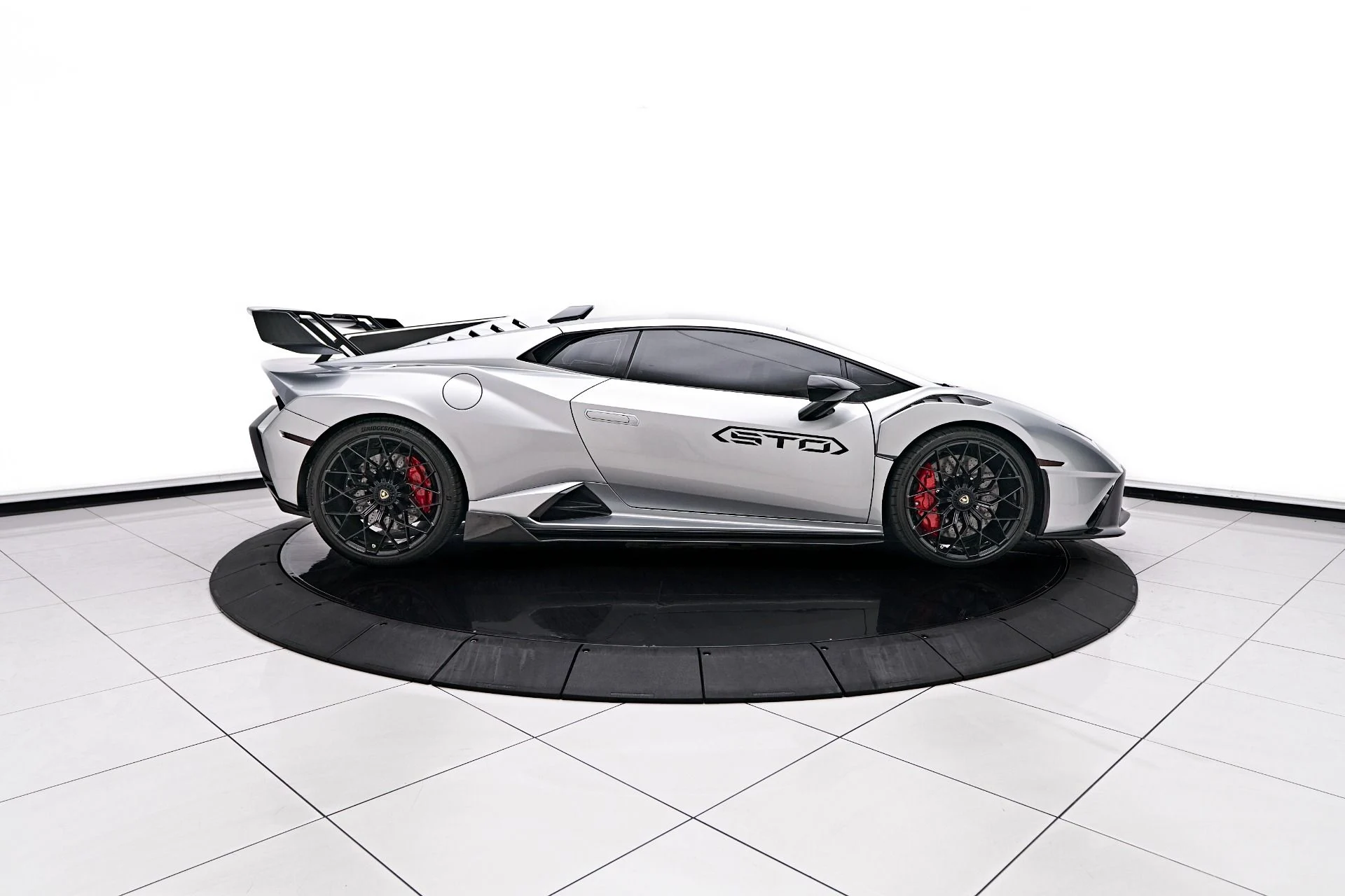 mph020_2076709428_Used_2023_Lamborghini_Huracan_STO_Base_1754673404_2780068f25