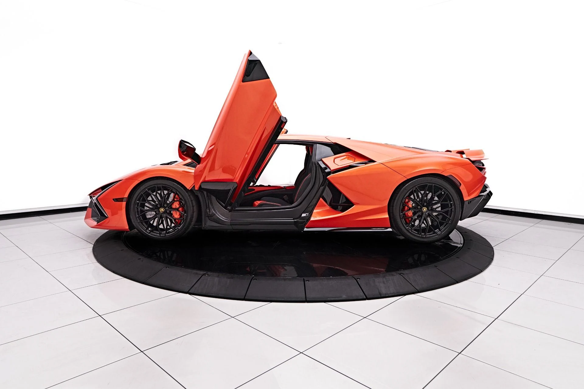 mph020_2079716648_Used_2024_Lamborghini_Revuelto_Base_1755224841_15347f628a