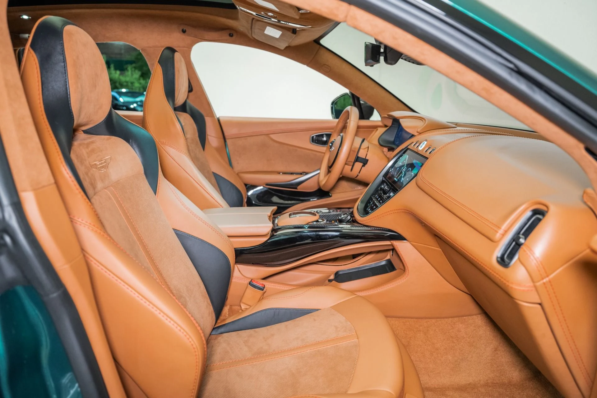mph020_2087563461_Used_2023_Aston_Martin_DBX_707_1753453751_3582cd373e
