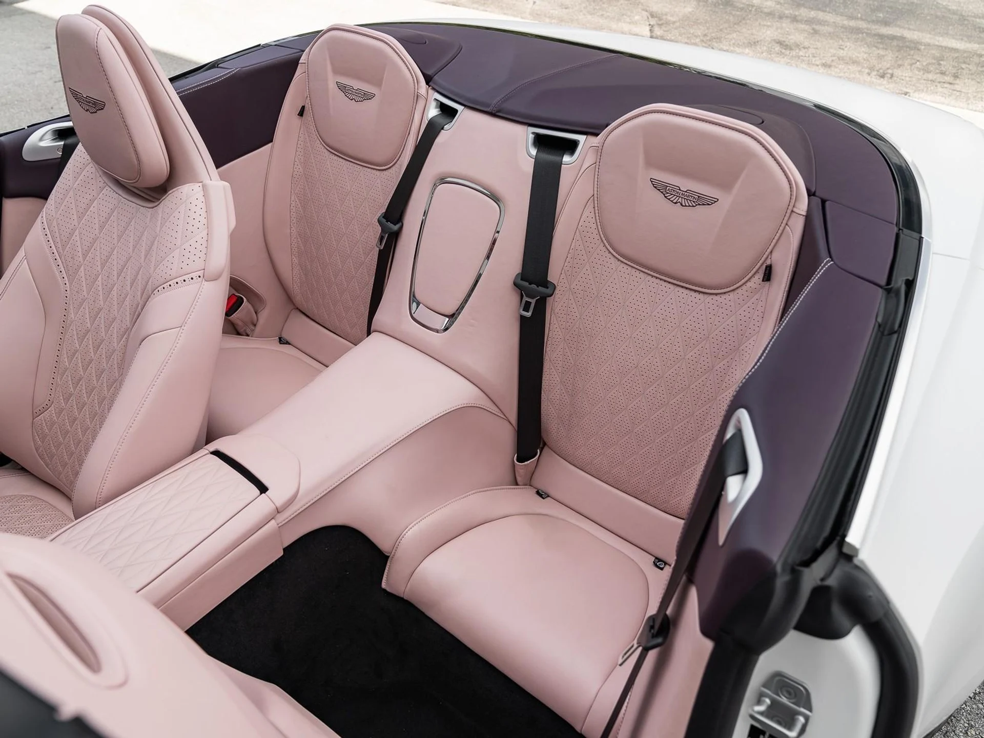 mph020_2087776200_Used_2025_Aston_Martin_DB_12_1761167144_73d7c745bf