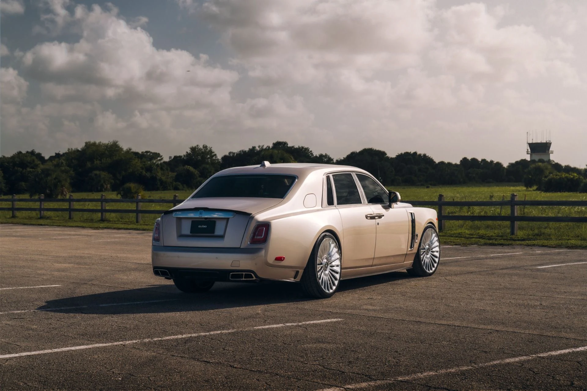mph020_2088288131_Used_2019_Rolls_Royce_Phantom_FULL_MANSORY_BUILD_525600_MSRP_White_Sands_Paint_w_Starlight_Warranty_1753731338_74aa7696ba