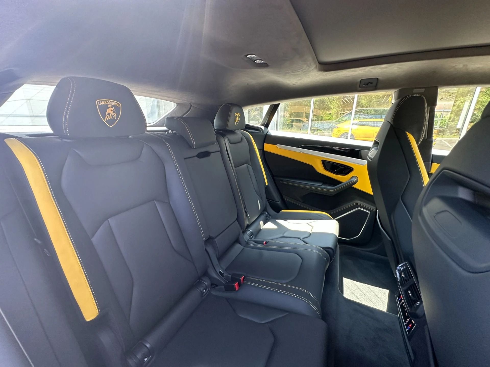 mph020_2088443658_Used_2026_Lamborghini_Urus_SE_1783720126_050b432819