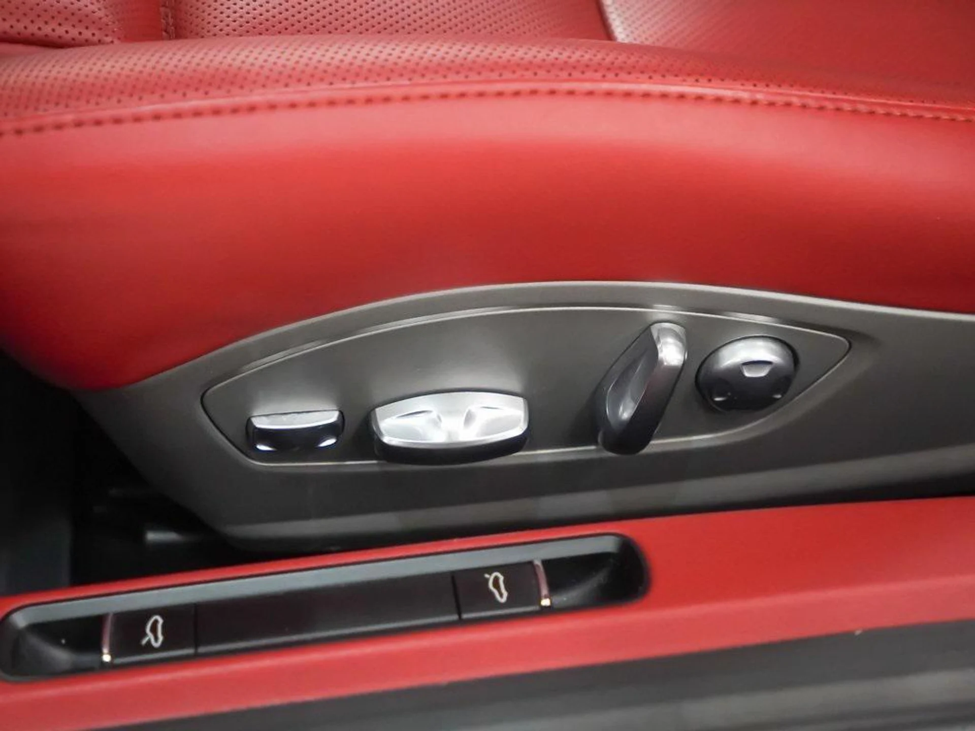 mph020_209734634_Ed_HK_7spr_W_In_LSOF_0_HBN_3_INH_Gu_Y_1860e35614