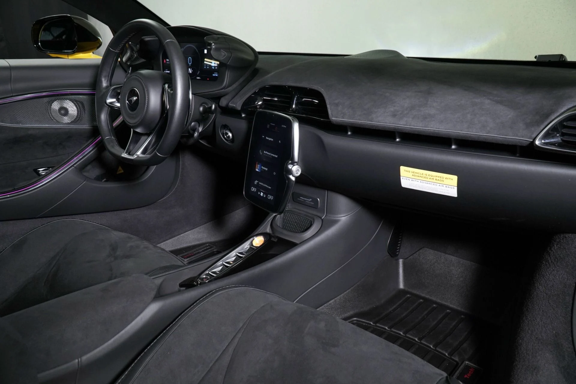 mph020_2112224411_Used_2025_Mc_Laren_Artura_1768807738_555a9cbbf8