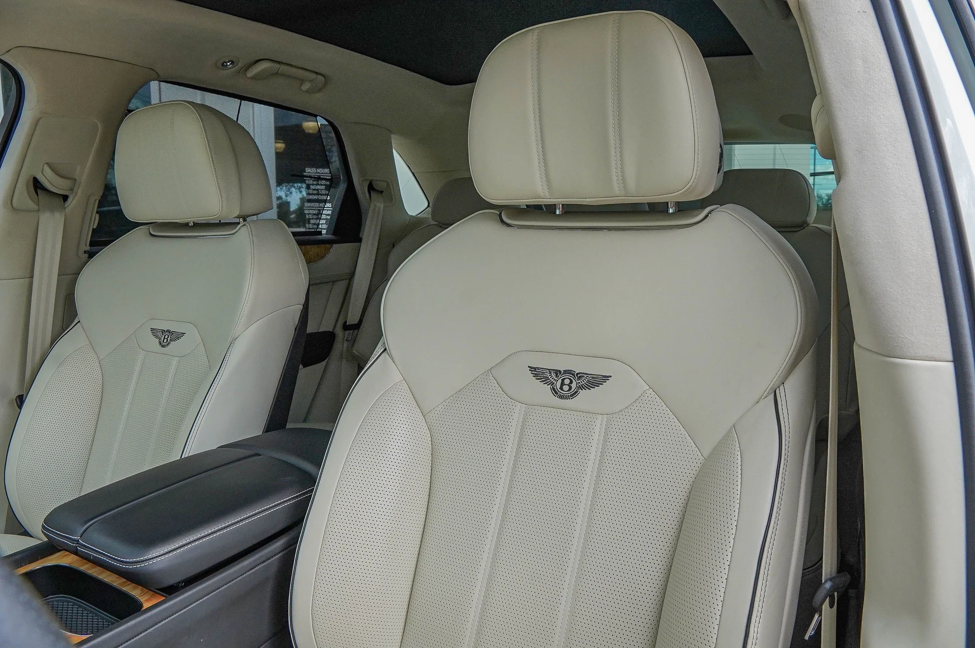 mph020_2112255081_Hi_Tech_Luxury_Imports_LLC_SJAAT_2_ZV_8_PC_018729_image_20_6fef5b1f00
