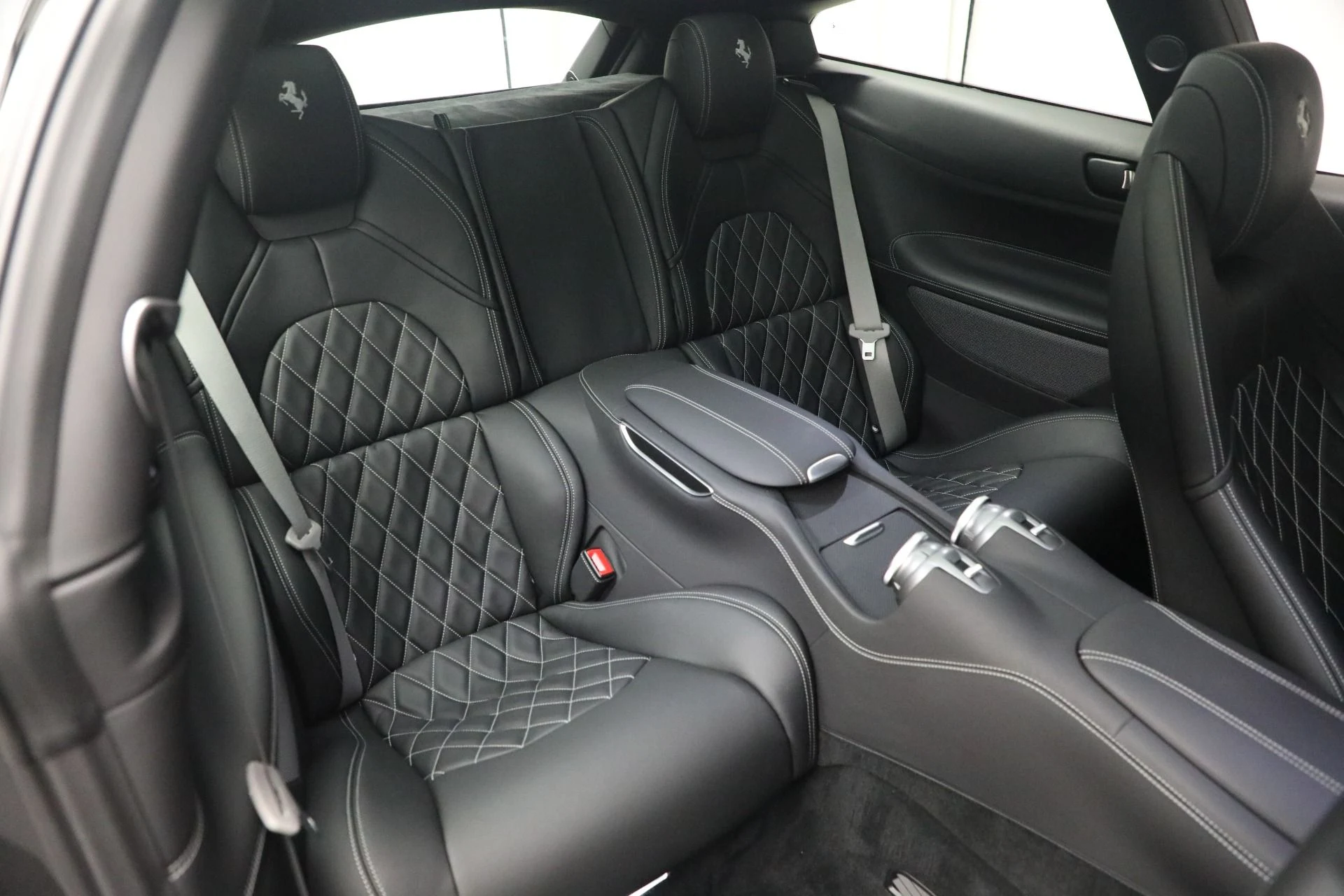 mph020_2113842959_Used_2019_Ferrari_GTC_4_Lusso_1731632886_15d2645406