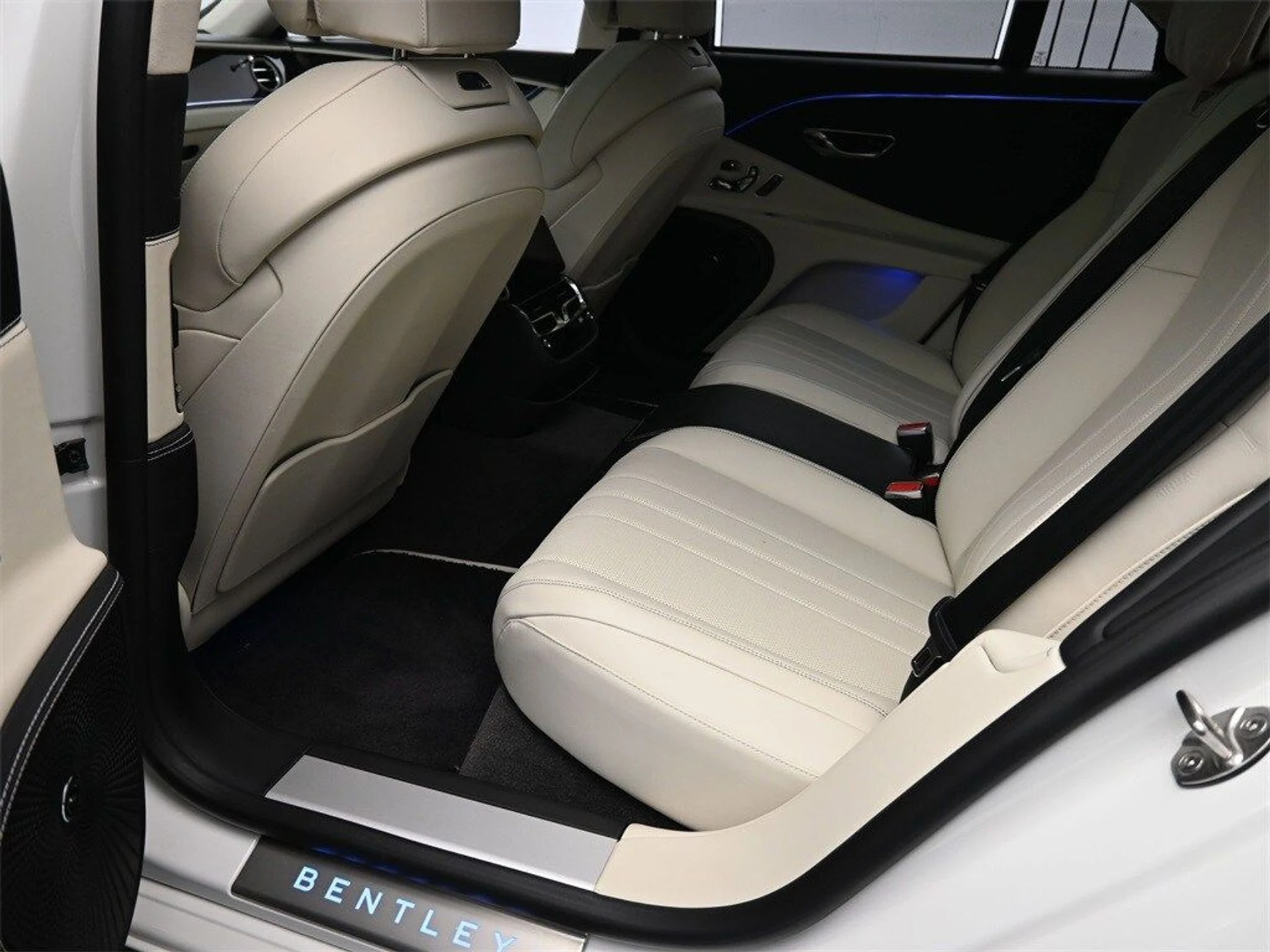 mph020_2115159881_b434cef9298b9faa7b6d22d042fedee6x_3d15f8202b