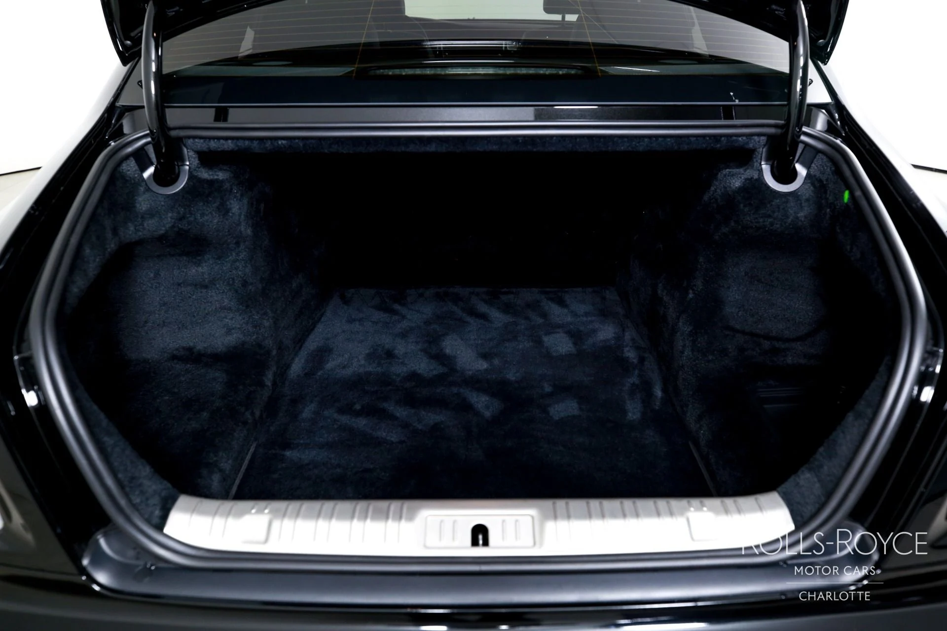 mph020_2118024531_Used_2019_Rolls_Royce_Ghost_1769449572_fed372296f