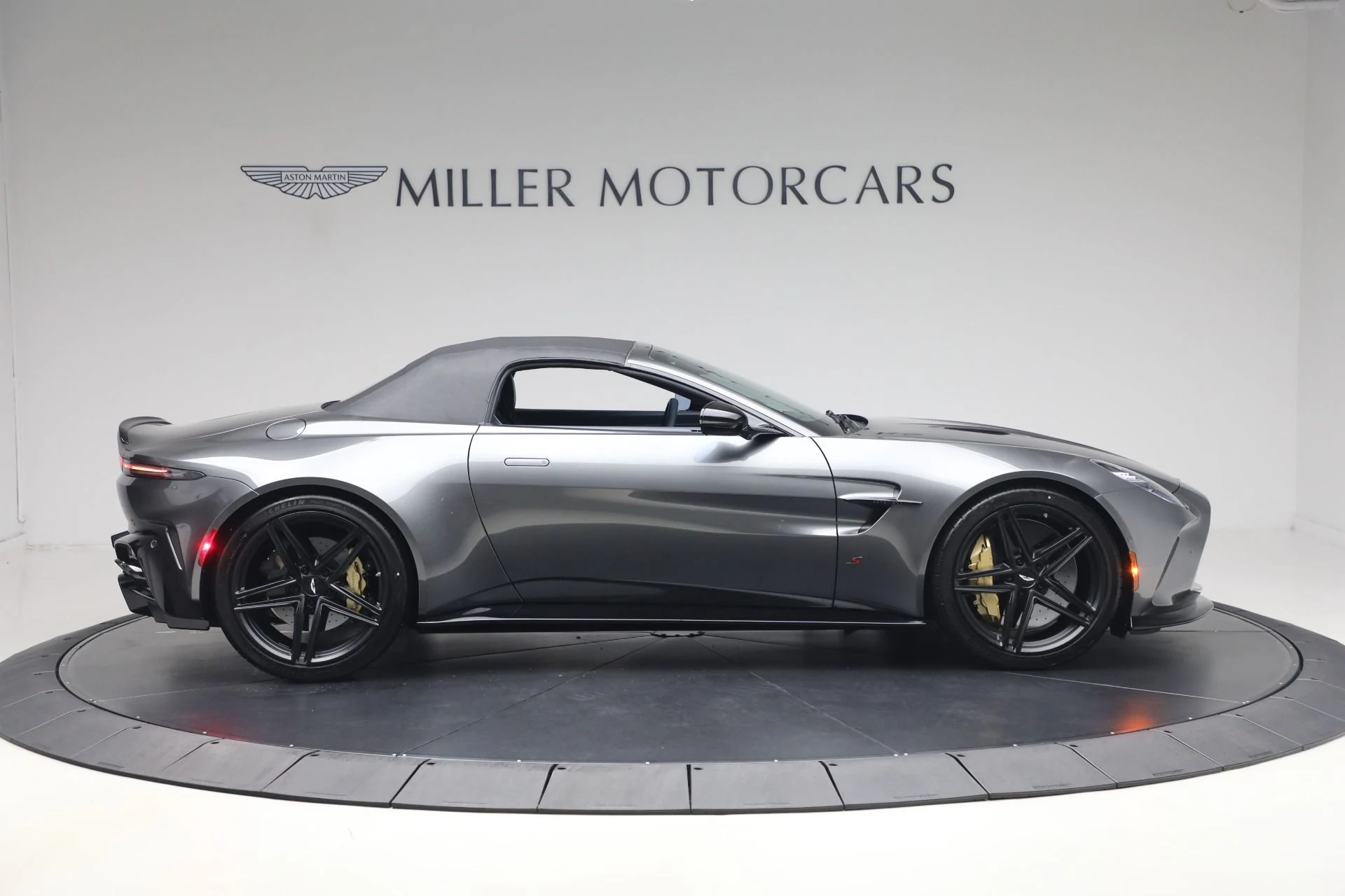 mph020_2120321514_New_2026_Aston_Martin_Vantage_S_Roadster_1787407546_1574d36569