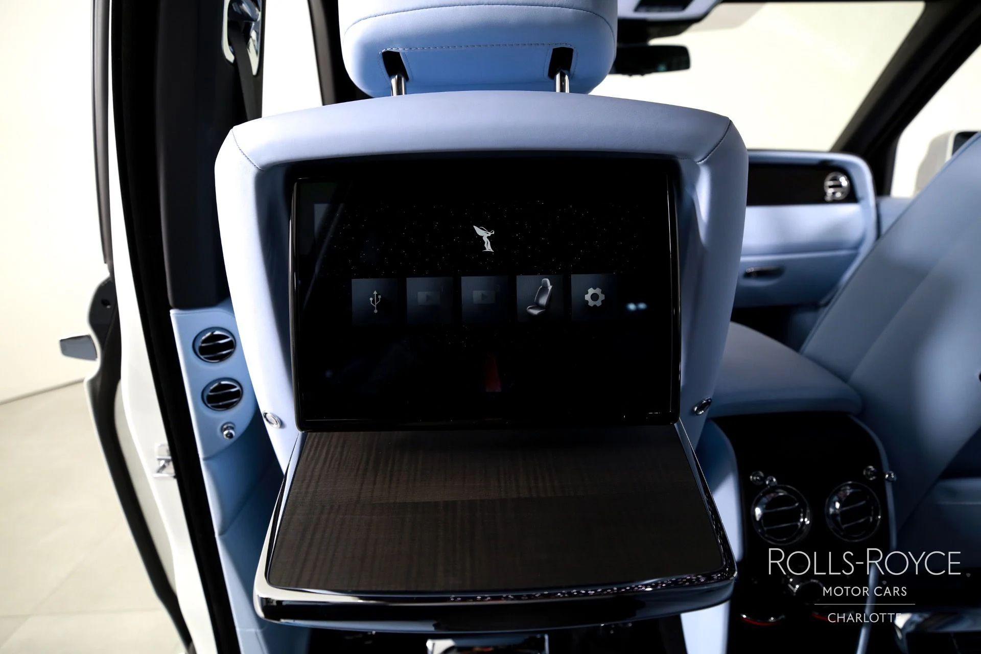 mph020_2126449120_Used_2026_Rolls_Royce_Cullinan_1759509260_e268a08665