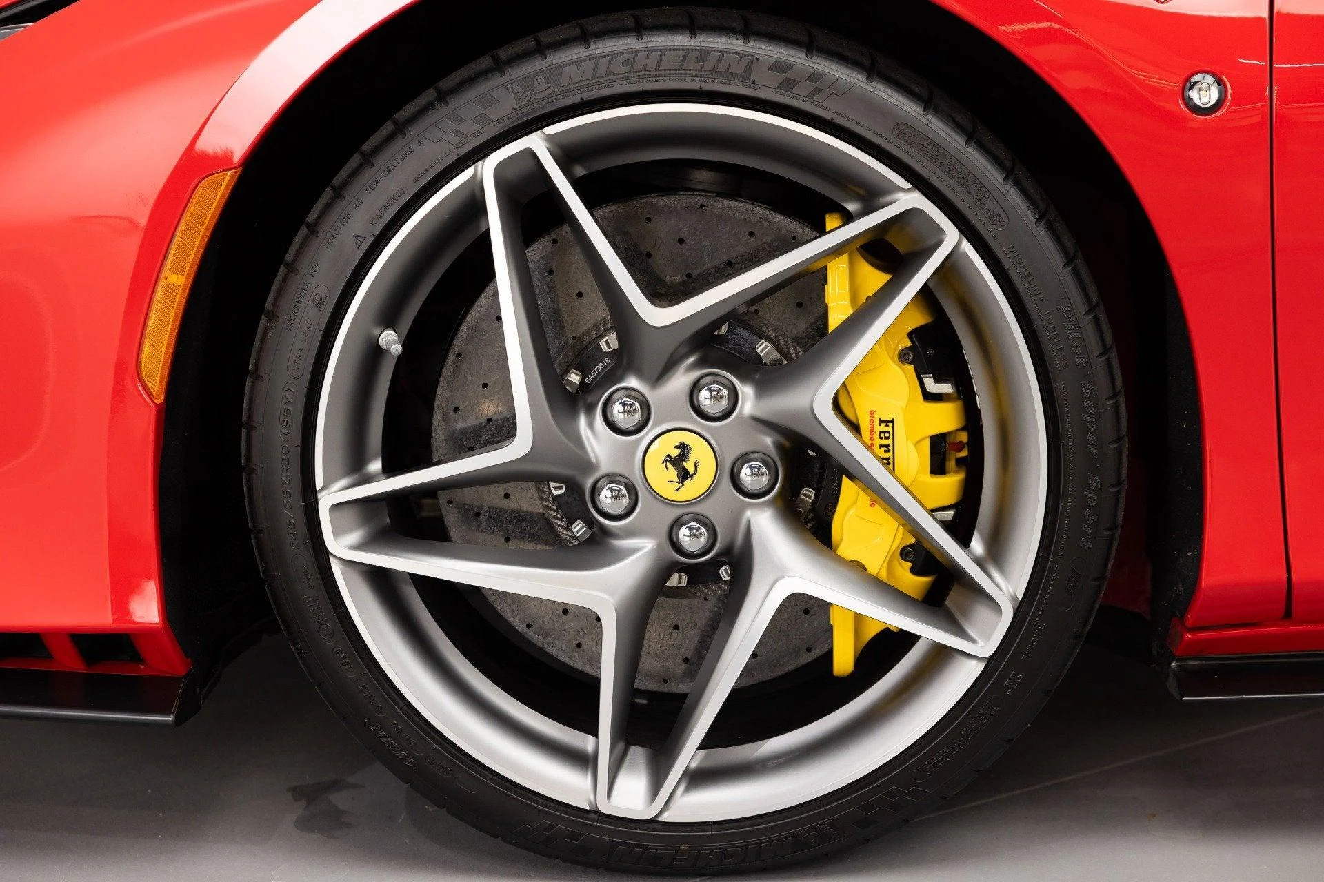 mph020_2129354258_Used_2021_Ferrari_F8_Spider_1788440814_63fd2c9d15