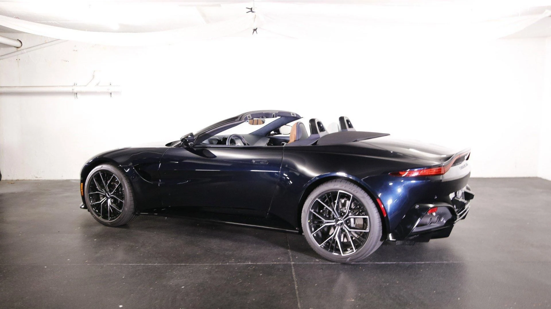 mph020_2133482816_Used_2023_Aston_Martin_Vantage_1698838103_2e941863ee