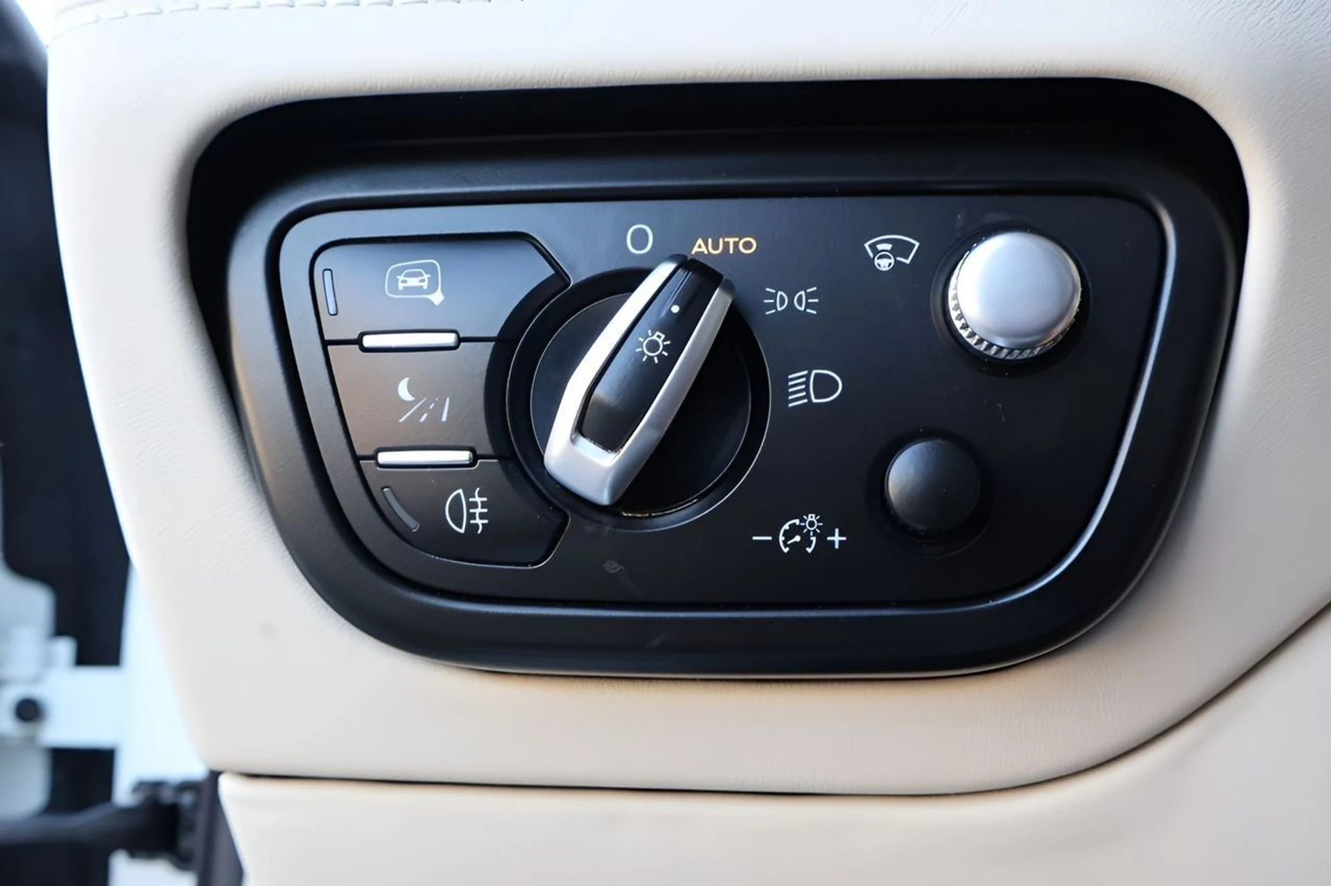 mph020_213380869_21_1891b544b1