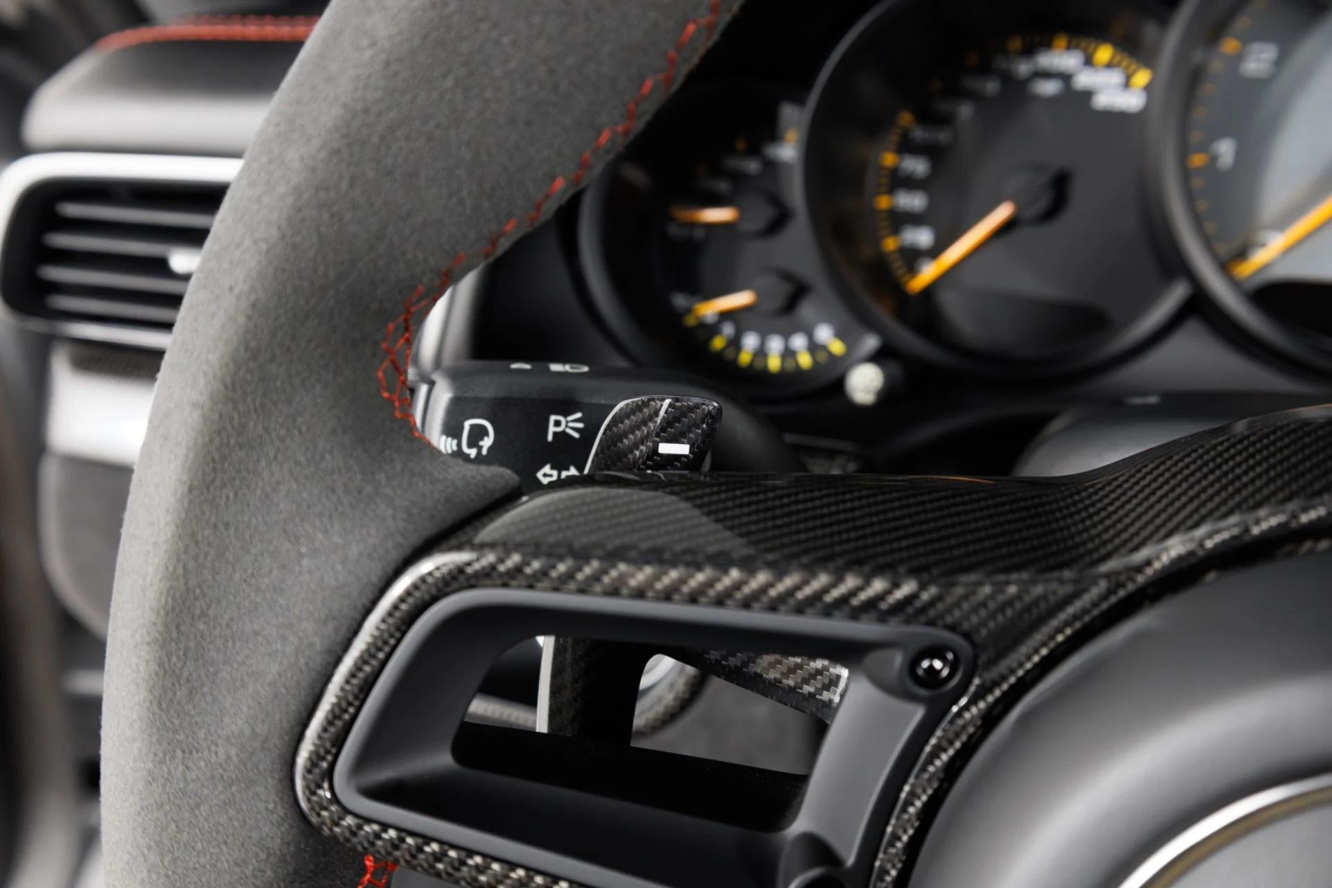 mph020_2135480294_Used_2018_Porsche_911_GT_2_RS_1791916169_e7d34da611