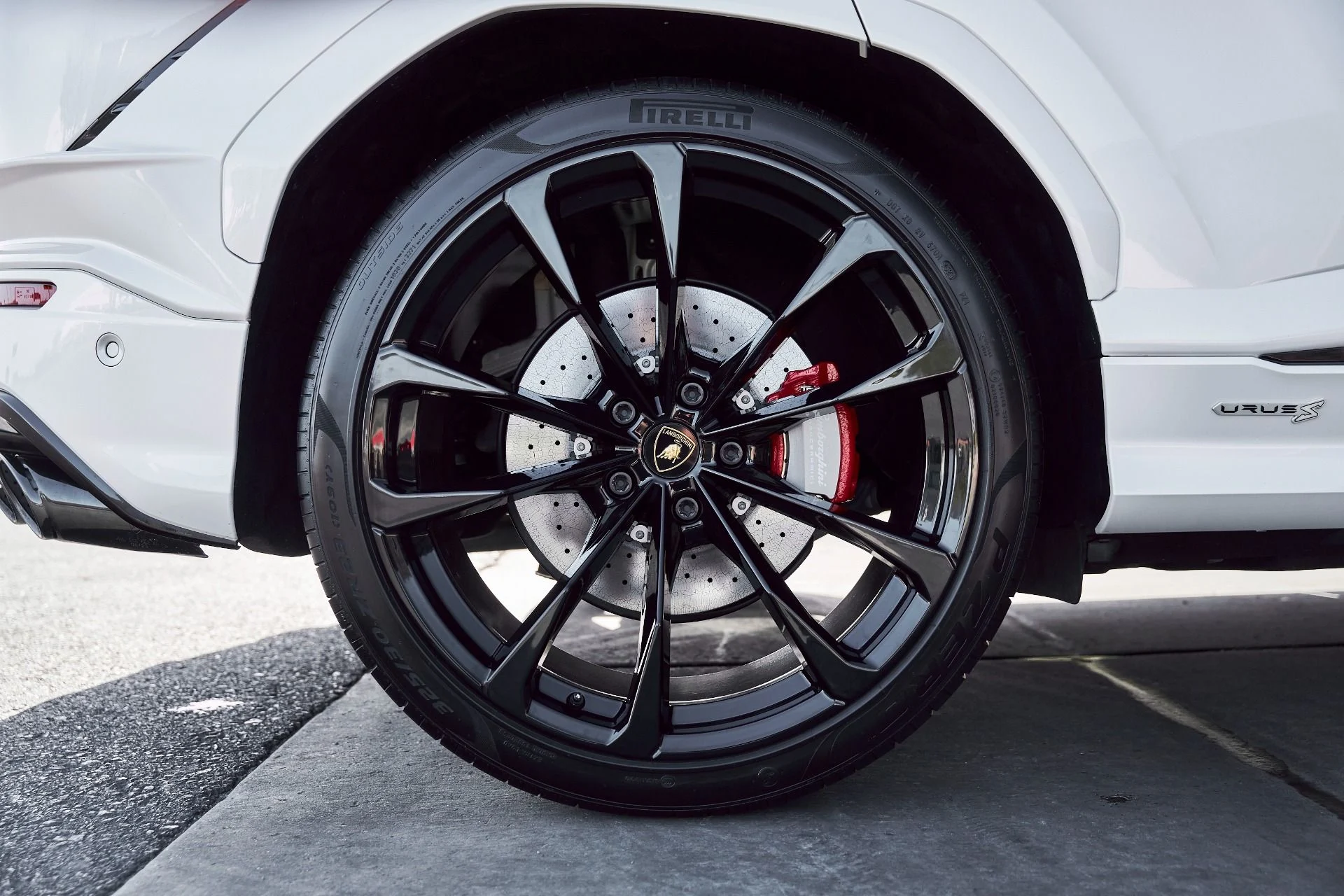 mph020_2146572100_Used_2024_Lamborghini_Urus_S_1769733225_98b3671eaf