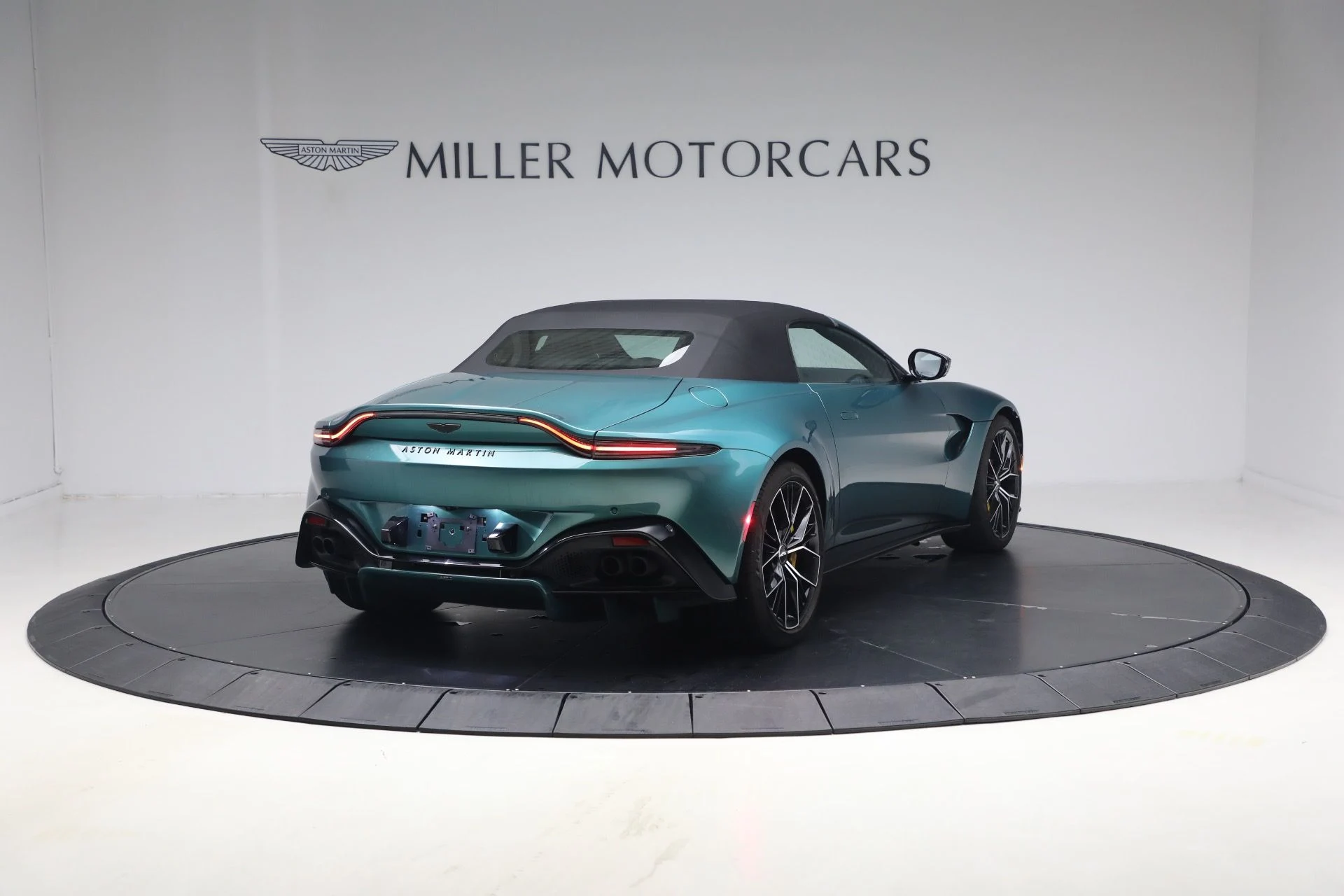 mph020_2151425999_Used_2023_Aston_Martin_Vantage_V8_1791917155_87c04e4dbc