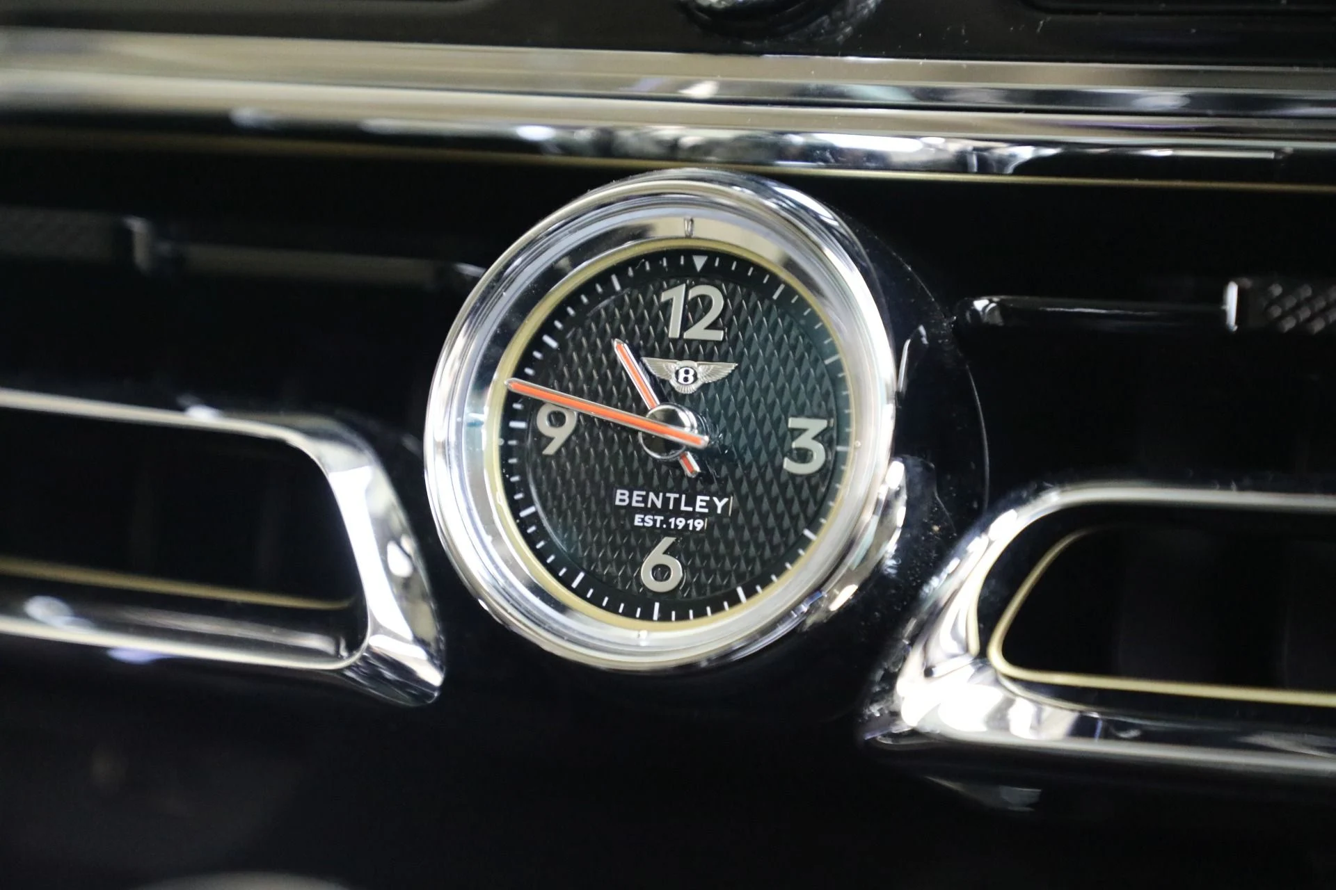 mph020_2155248456_Used_2023_Bentley_Flying_Spur_Hybrid_1770396023_c6cbd44533