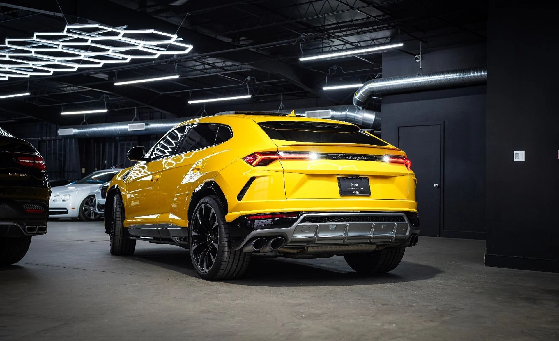 mph020_2158942677_37414663_02480_2020_lamborghini_urus_079_9d6c98a793