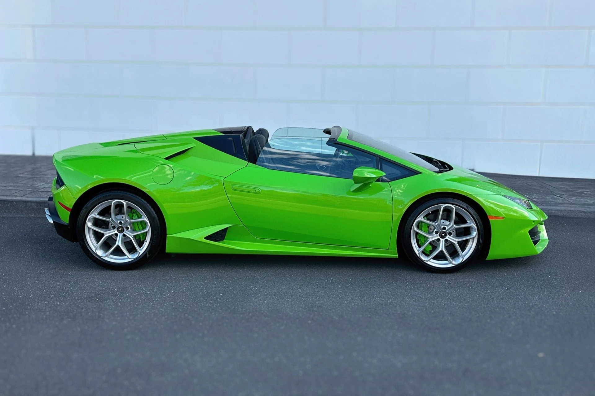mph020_2170444747_Used_2017_Lamborghini_Huracan_RWD_Spyder_1761220667_a4e5305765