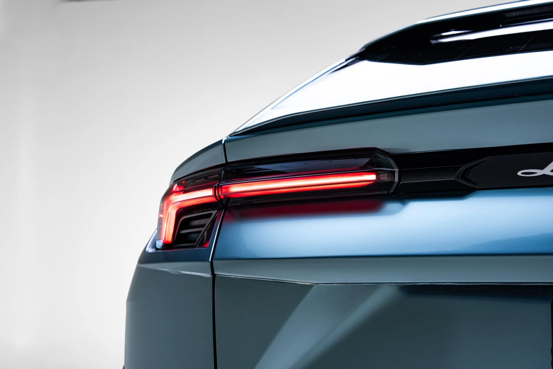 mph020_2172954960_Used_2023_Lamborghini_Urus_S_1775088158_8594e1e437