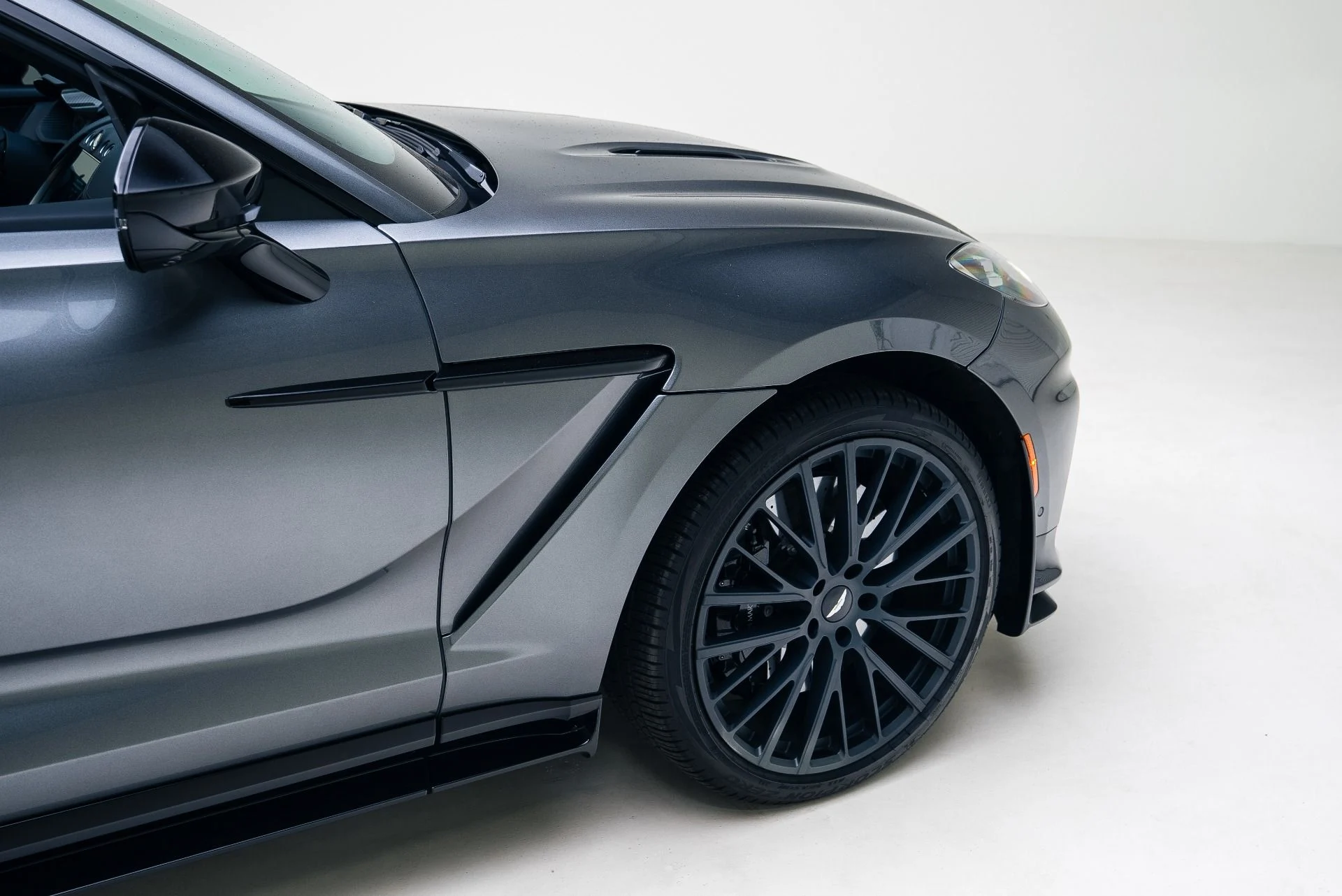 mph020_217722991_Used_2023_Aston_Martin_DBX_707_1767147113_38fb42f162