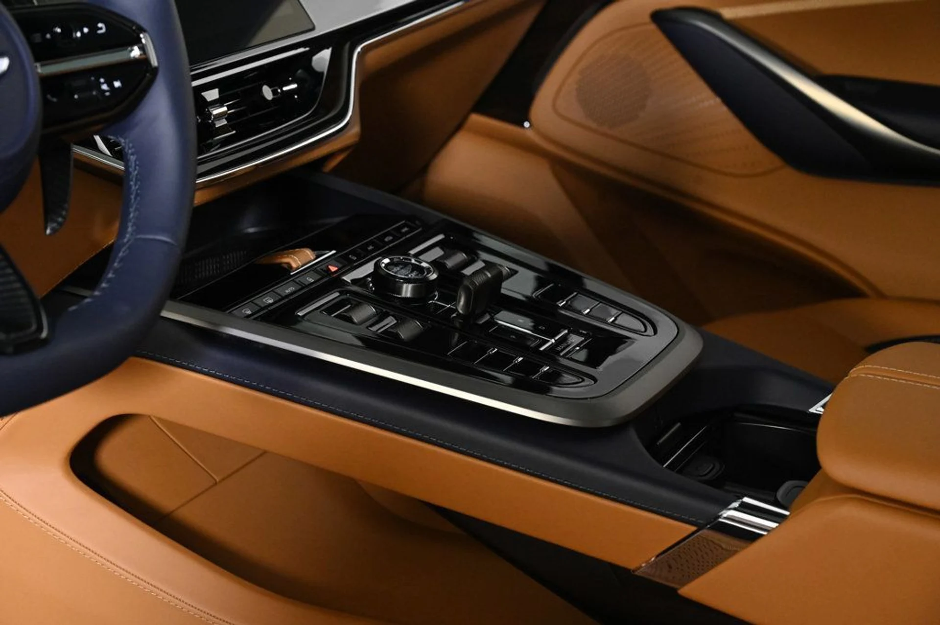 mph020_2196552600_new_2026_aston_martin_dbx_707awd_11350_22961651_20_1024_f5dc713476