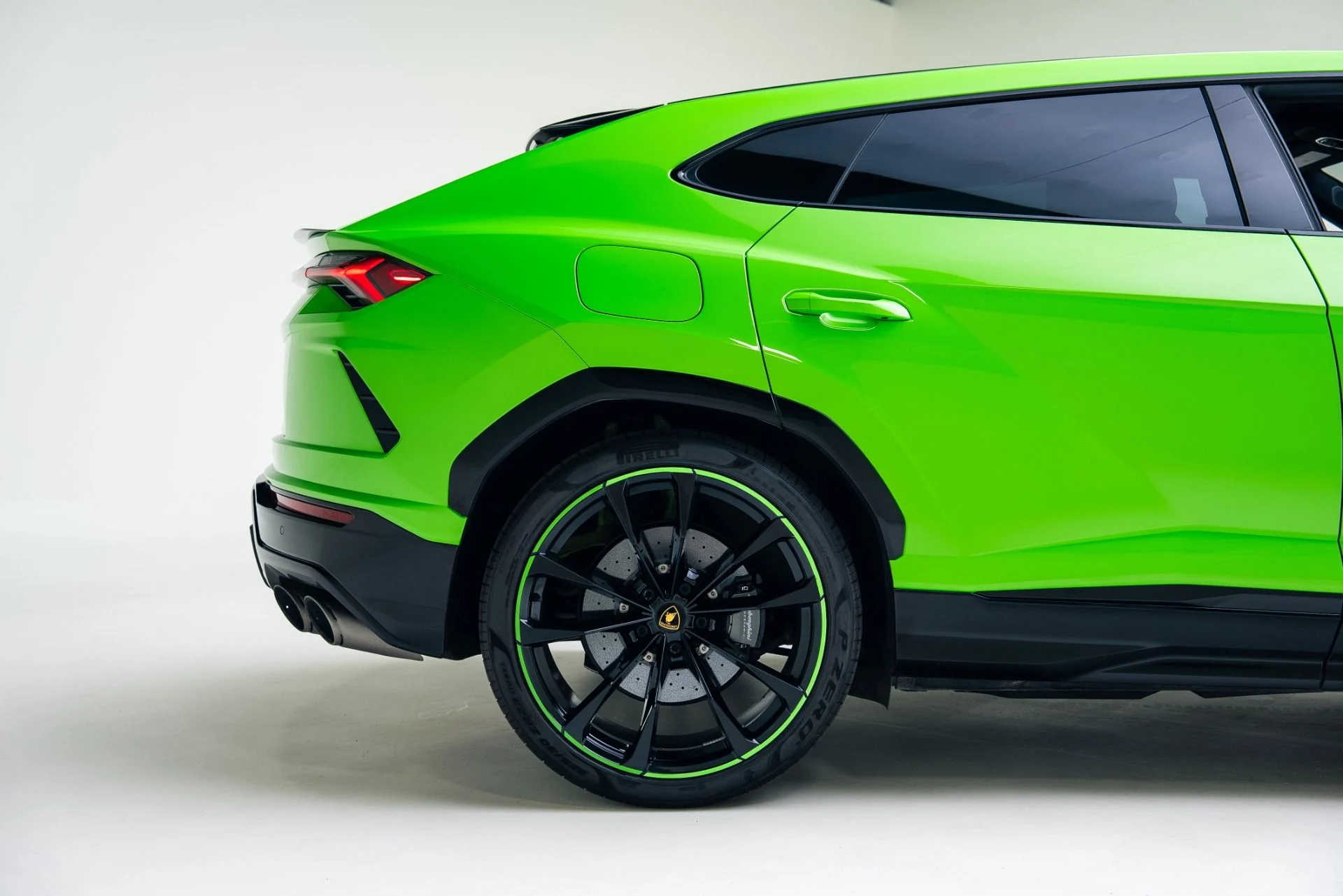 mph020_2196681251_Used_2021_Lamborghini_Urus_1766090518_5951ea7ddd