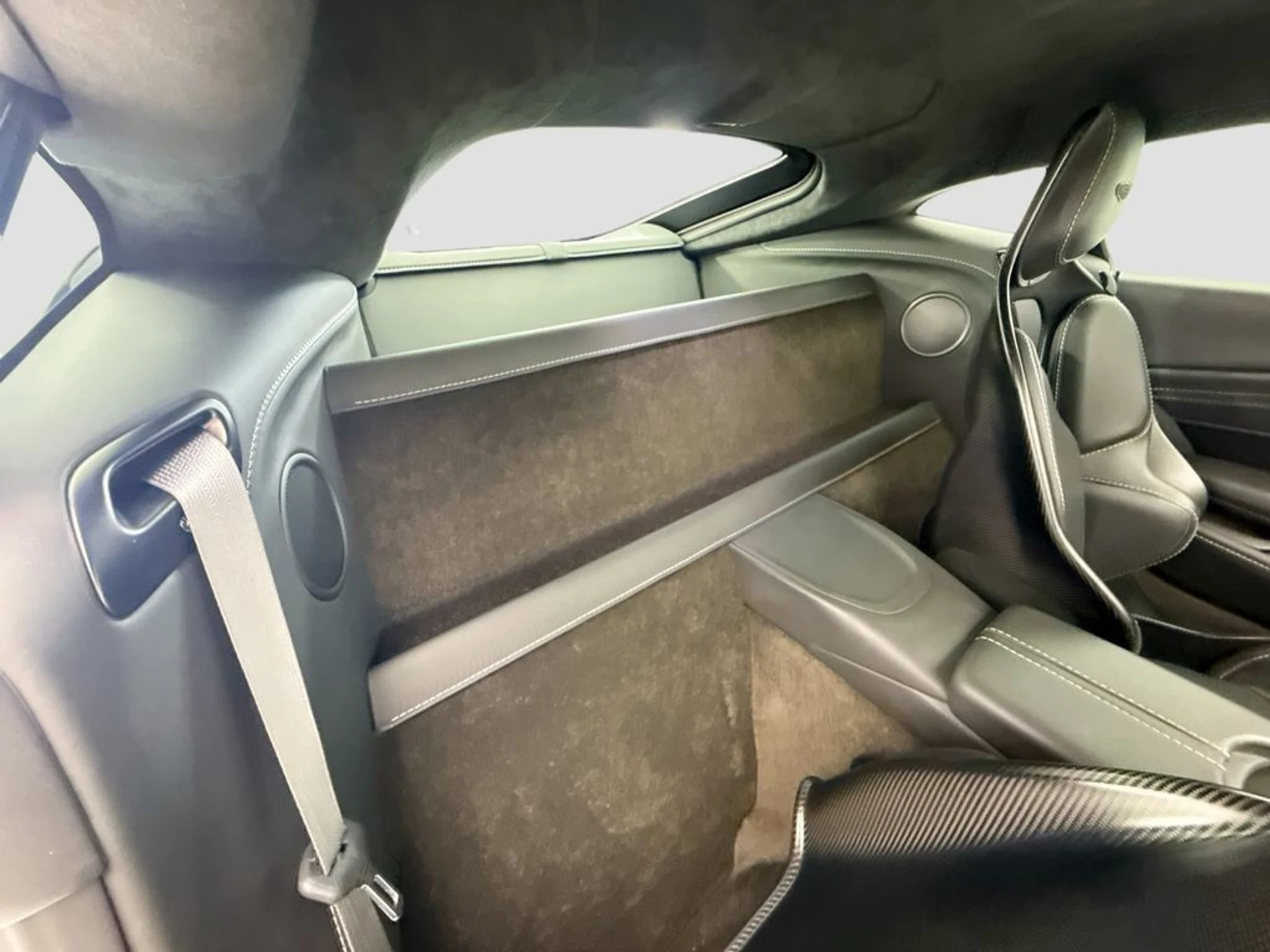 mph020_2200353049_used_2023_aston_martin_vantage_v12coupe_8119_23004338_21_1024_f691f3f558