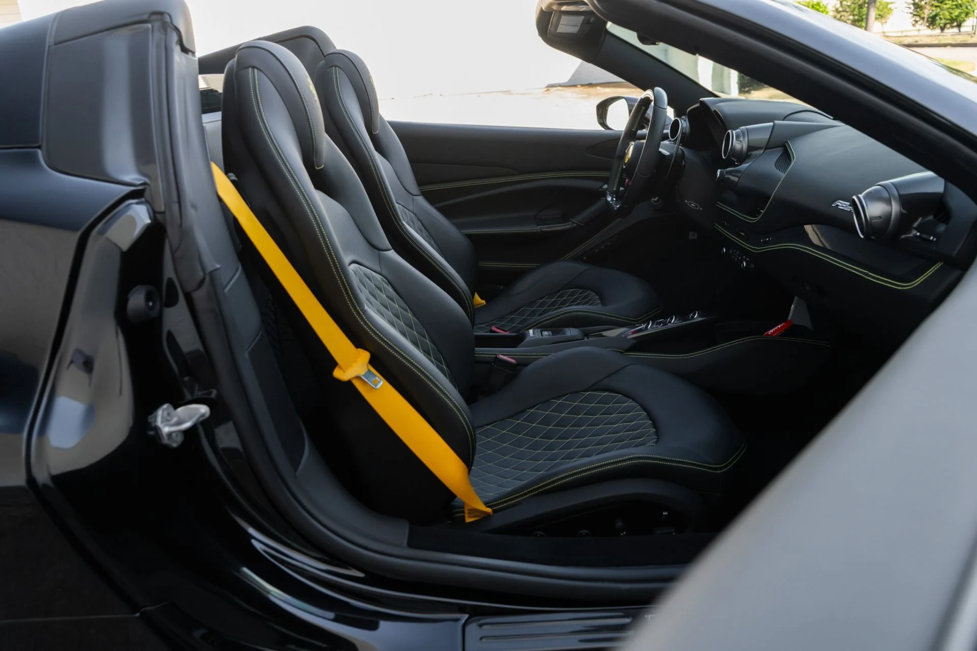 mph020_2204201292_Used_2022_Ferrari_F8_Spider_1791584435_f60858716c