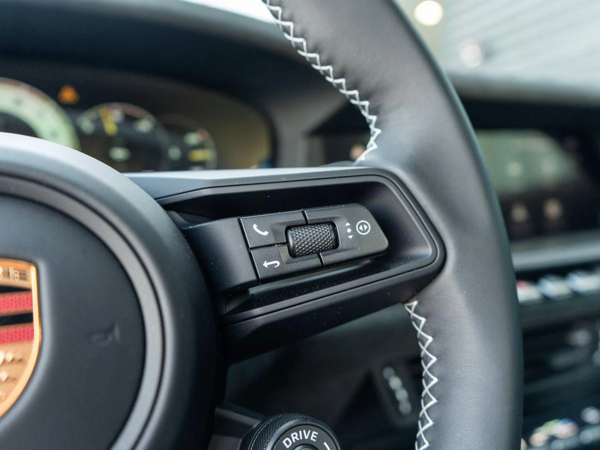 mph020_2217578846_QM_Mb_NTU_Bh840_Cp_D_Hqt_L9_E_Lz_RUE_8_1292f2356e