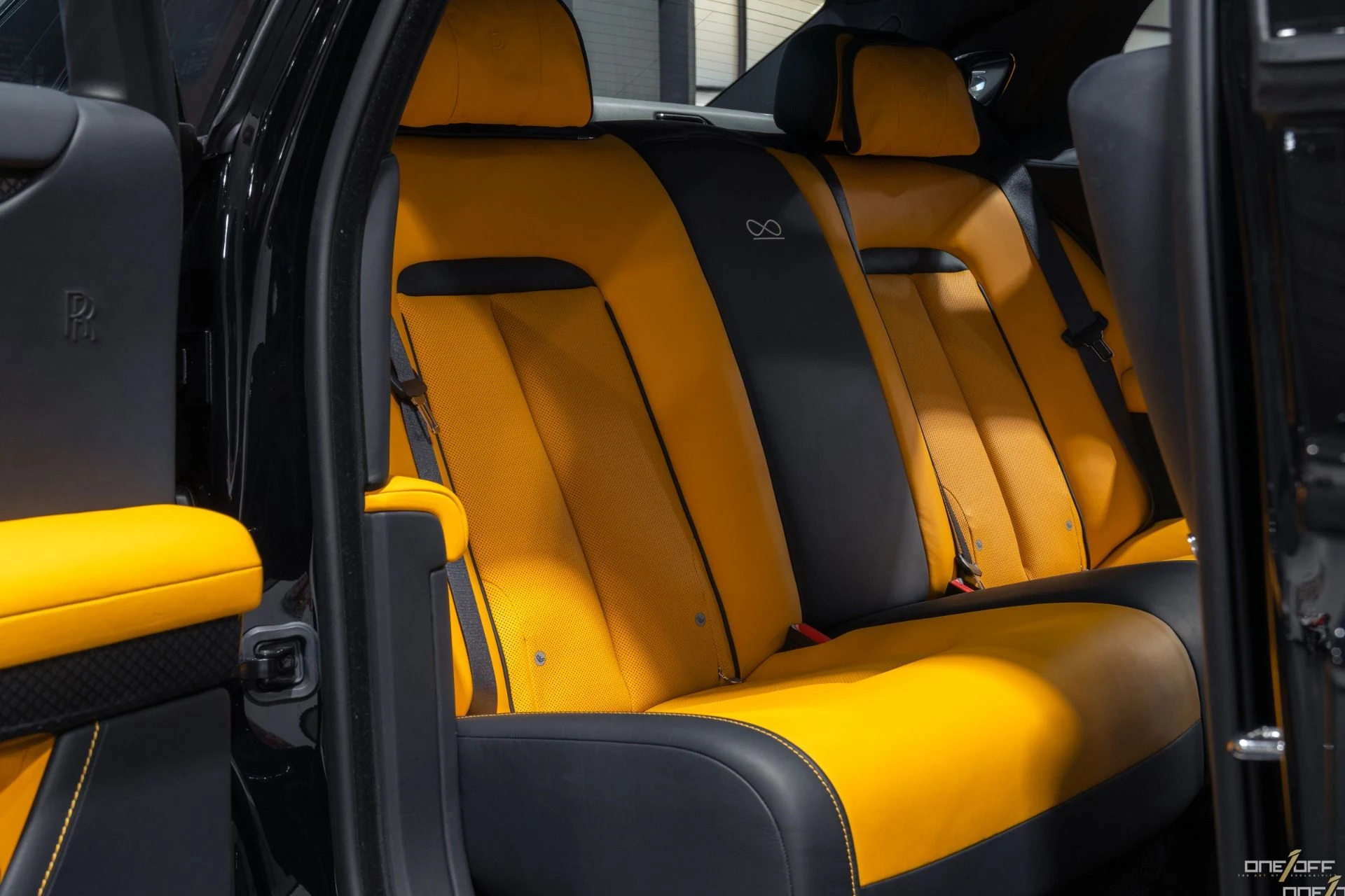 mph020_2217616882_Used_2022_Rolls_Royce_Black_Badge_Ghost_FULL_Urban_Design_Carbon_Kit_477_K_MSRP_Starlight_1759778193_84bdea36ab