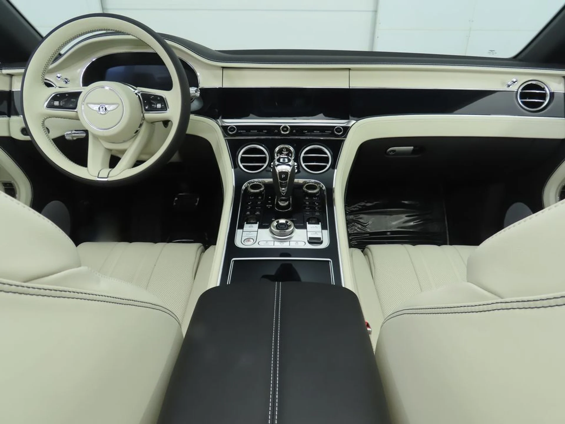 mph020_2220188138_new_2025_bentley_continental_gtblackeditionconvertible_8119_22910189_21_1024_cb58d8b2fd