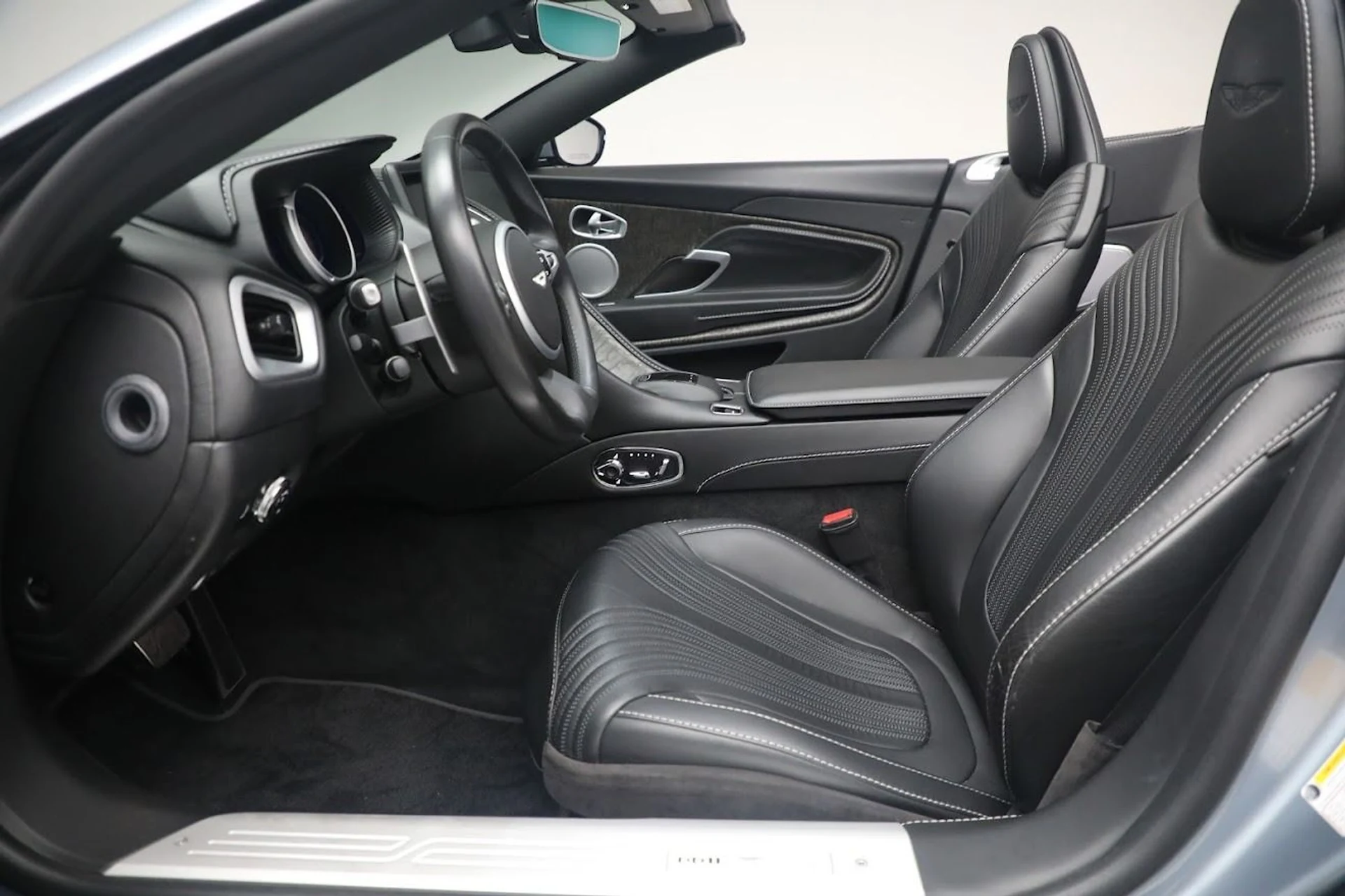 mph020_2222445223_Used_2019_Aston_Martin_DB_11_Volante_cd98cc379c