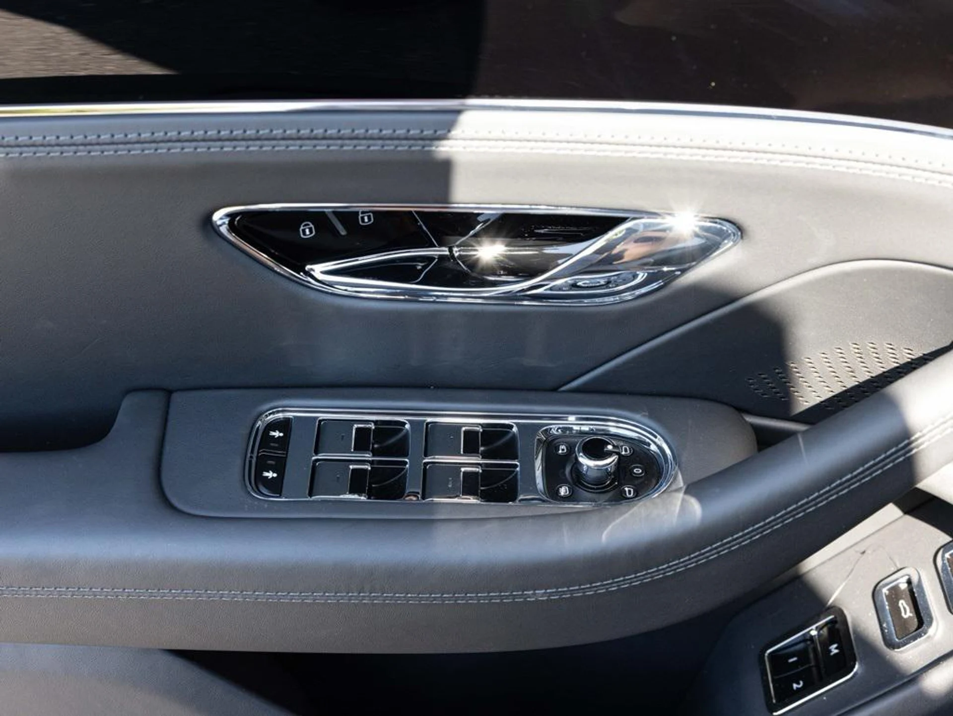 mph020_2223098885_465279750_68f229aec83056c645fcfea4_7f5b85f6f9