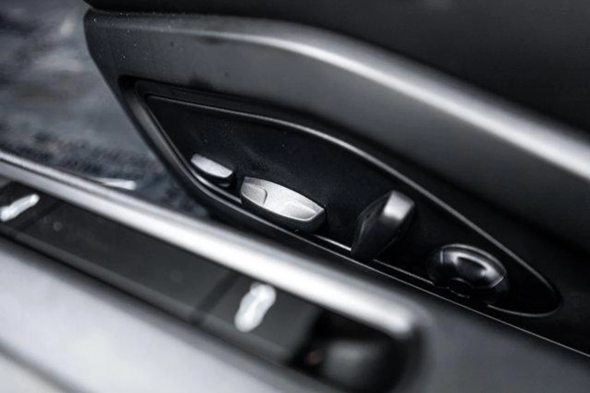 mph020_2224427689_z_L_1v_Se6_B_Kog_O8_He_M_Rnfcgnea_E_fb457128a9