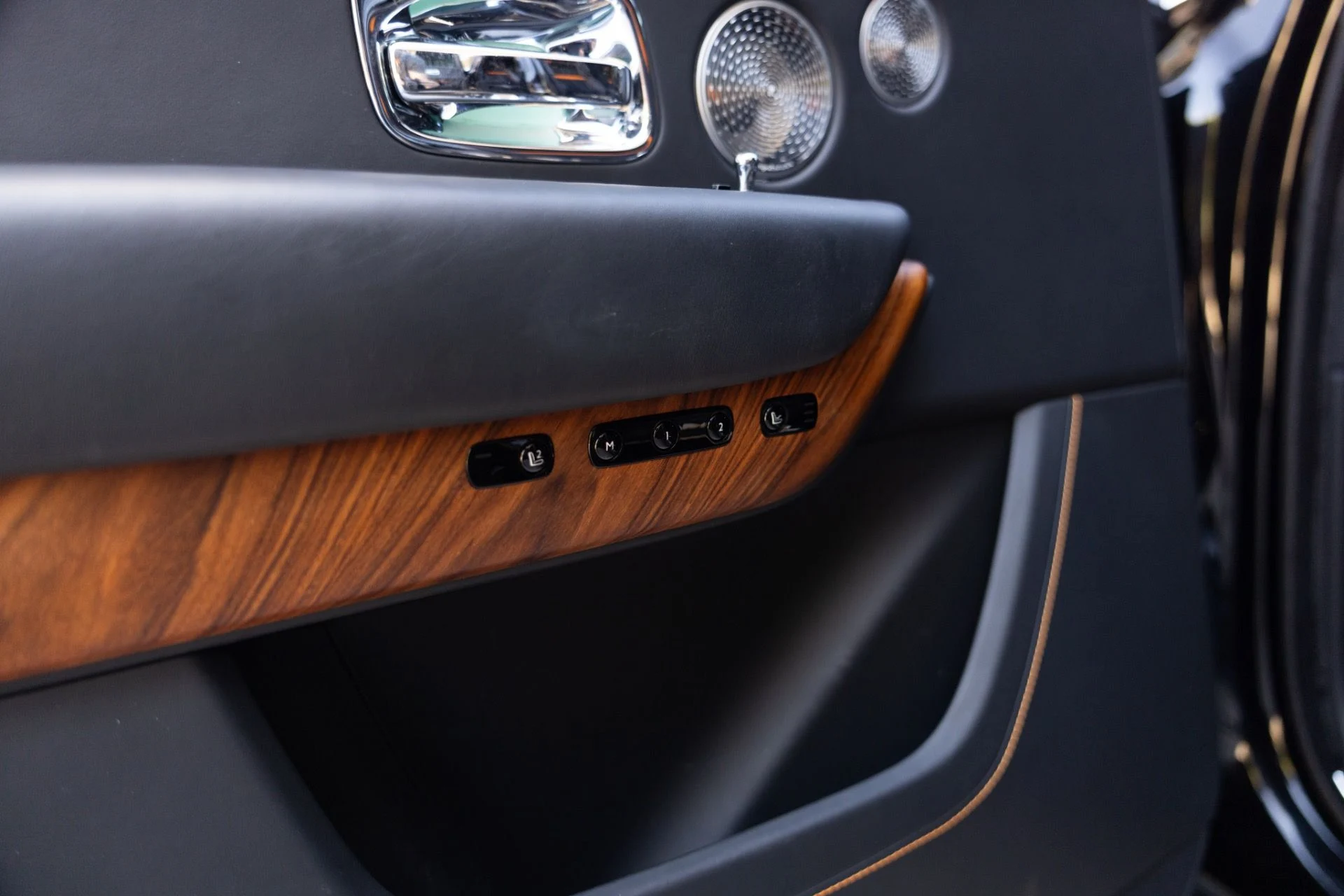 mph020_2224606637_Used_2021_Rolls_Royce_Cullinan_1774297263_0e8cfa5ebf