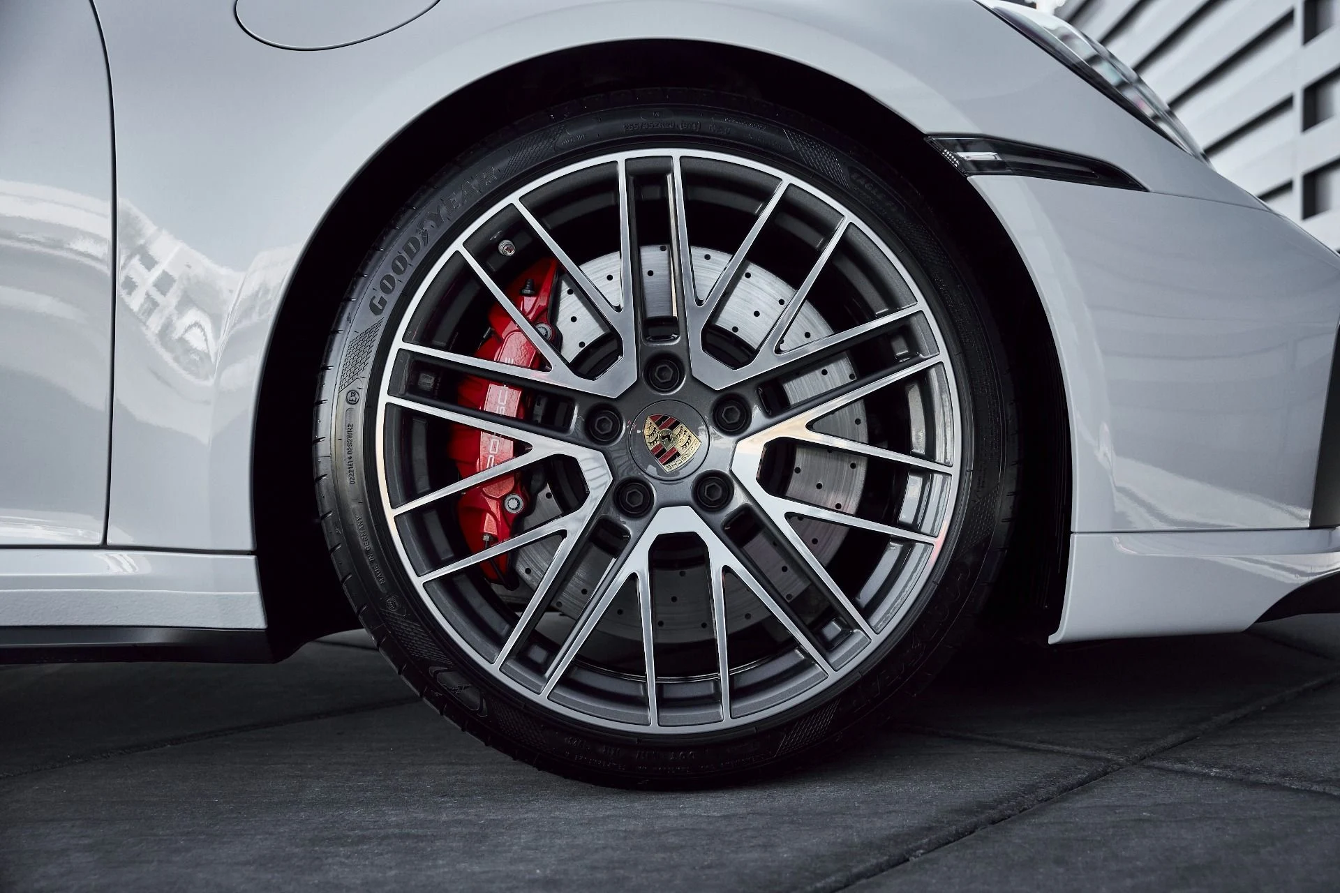 mph020_2231879583_Used_2024_Porsche_911_Turbo_1768616340_8cbae04e60