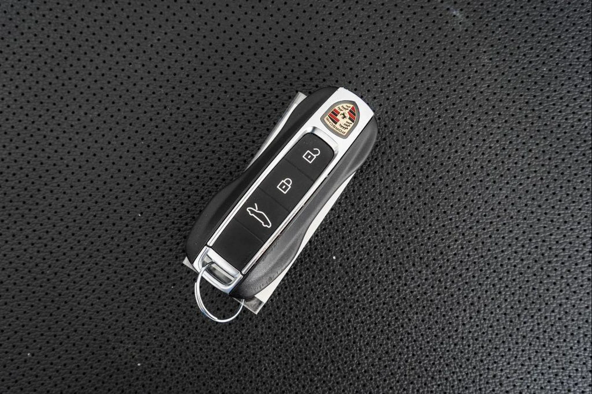 mph020_2241746577_dl_Lhm23_Iayi39qz9wn_WT_7_y_GENU_7da6c57064