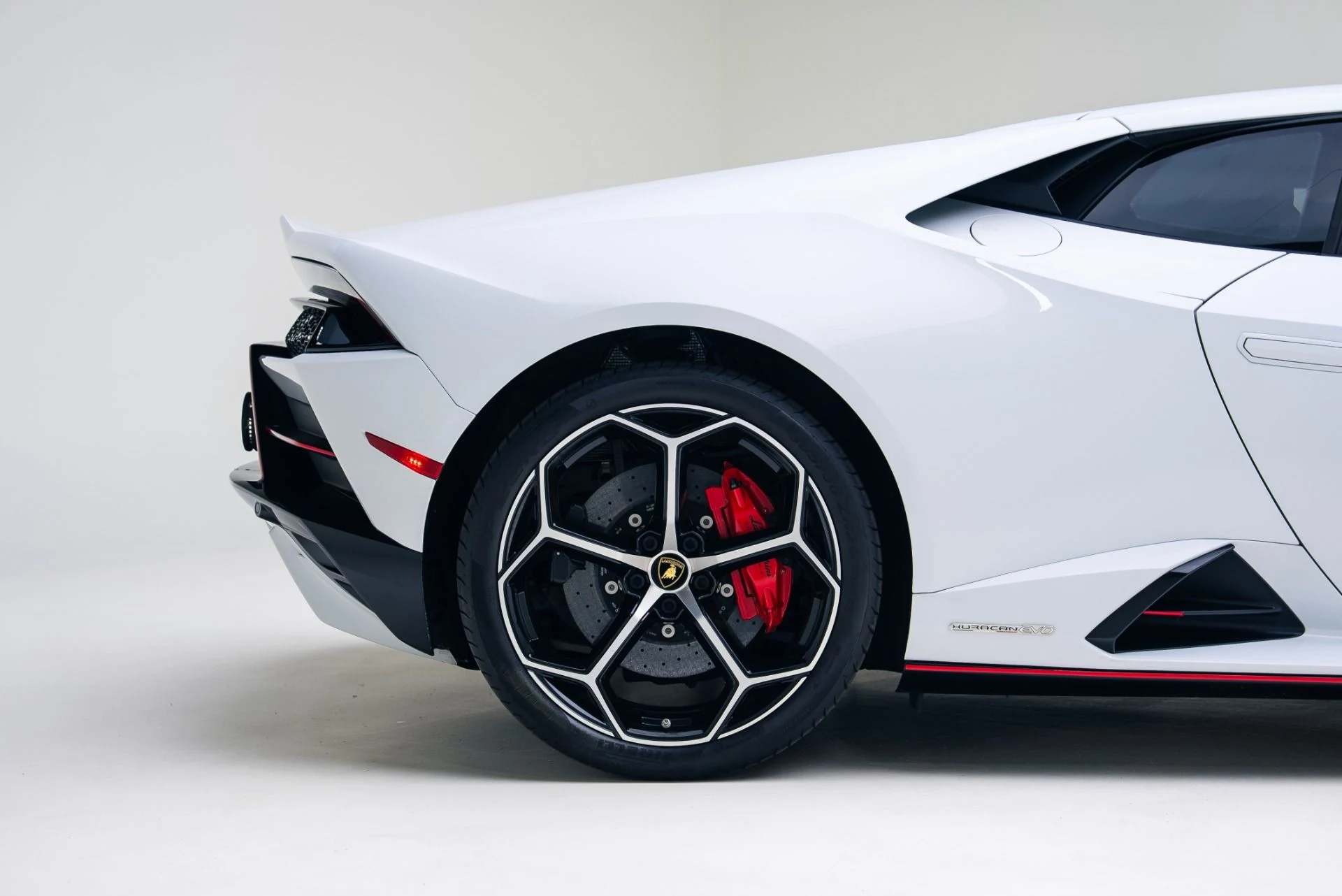 mph020_2243785437_Used_2020_Lamborghini_Huracan_EVO_1766089728_225b2be346
