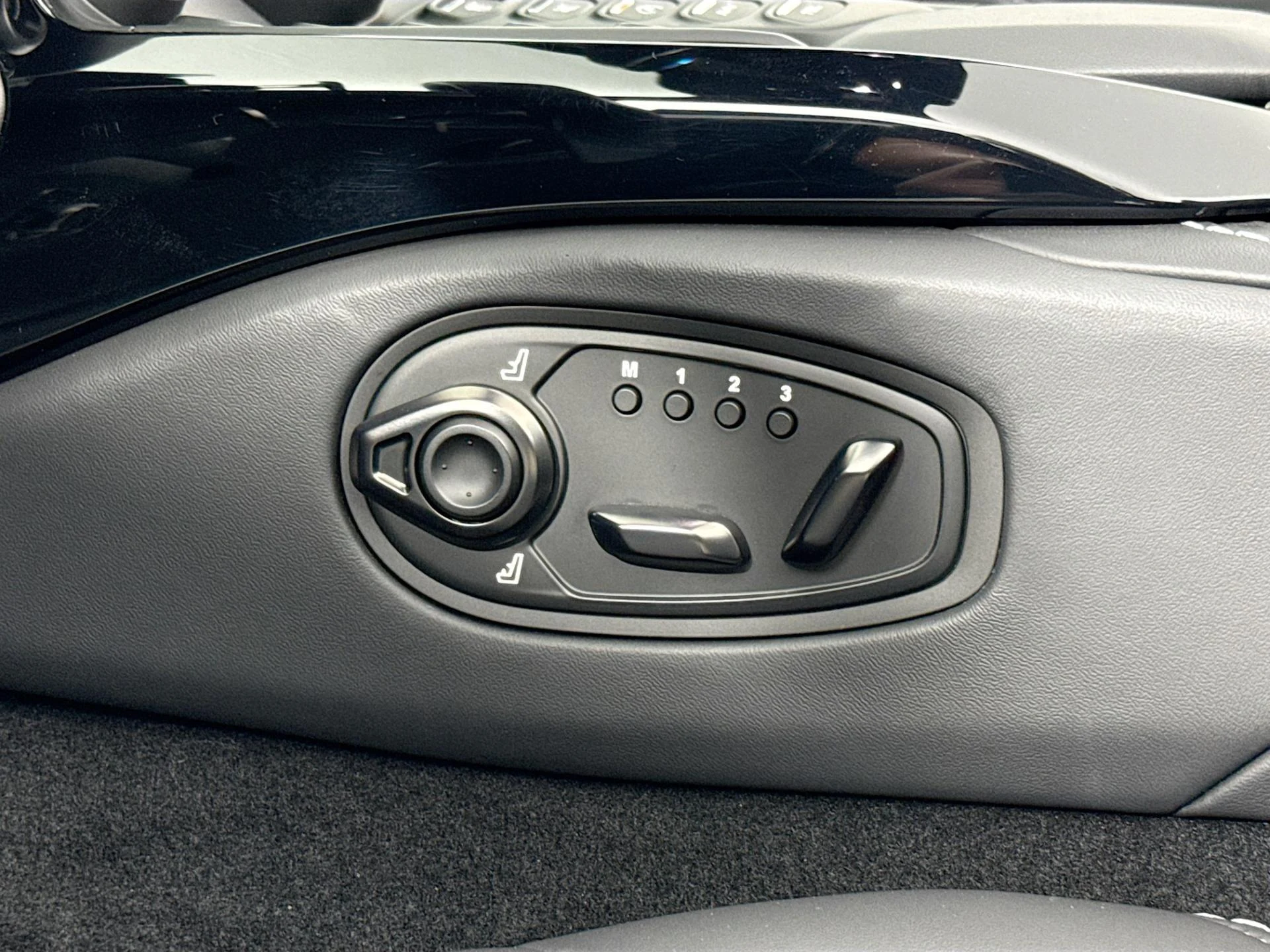 mph020_2255200185_Used_2023_Aston_Martin_Vantage_V8_1783445543_b1b6d42278