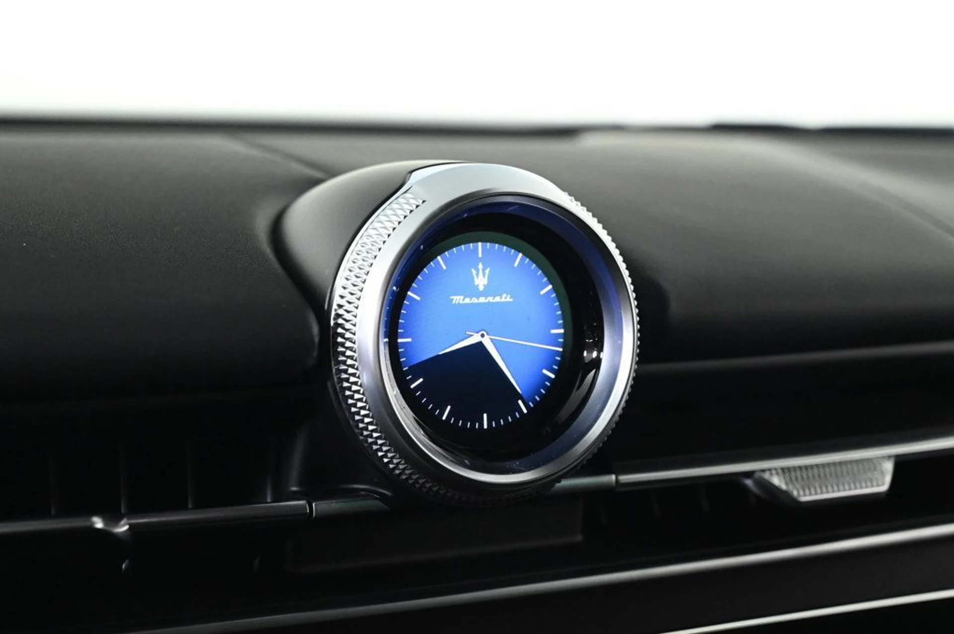 mph020_2257232739_used_2025_maserati_grecale_modena_11350_22967716_20_1024_1d668d1e84