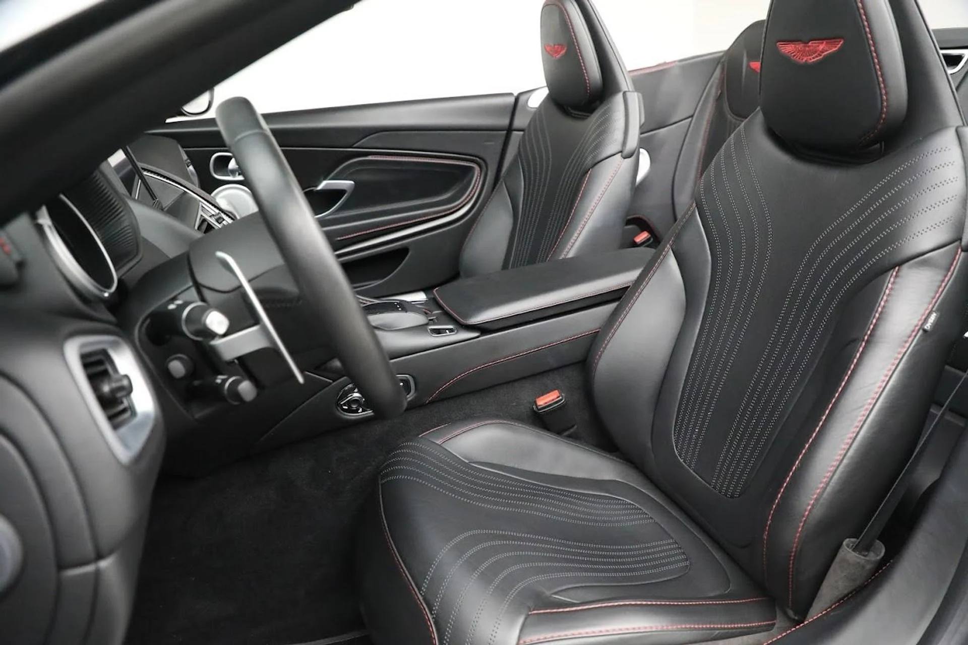 mph020_2263342248_Used_2020_Aston_Martin_DB_11_Volante_Convertible_1682724491_0a3d70a68d