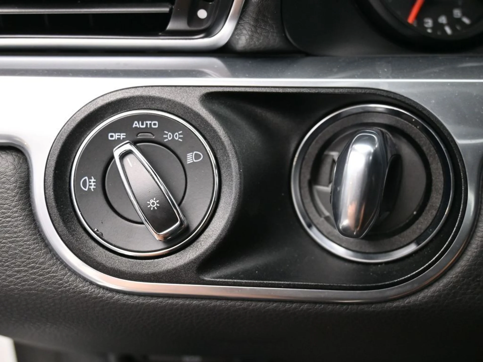 mph020_2282003548_b594f76c91b3a36e9a96a31b68c2bb8c_c442e305e2