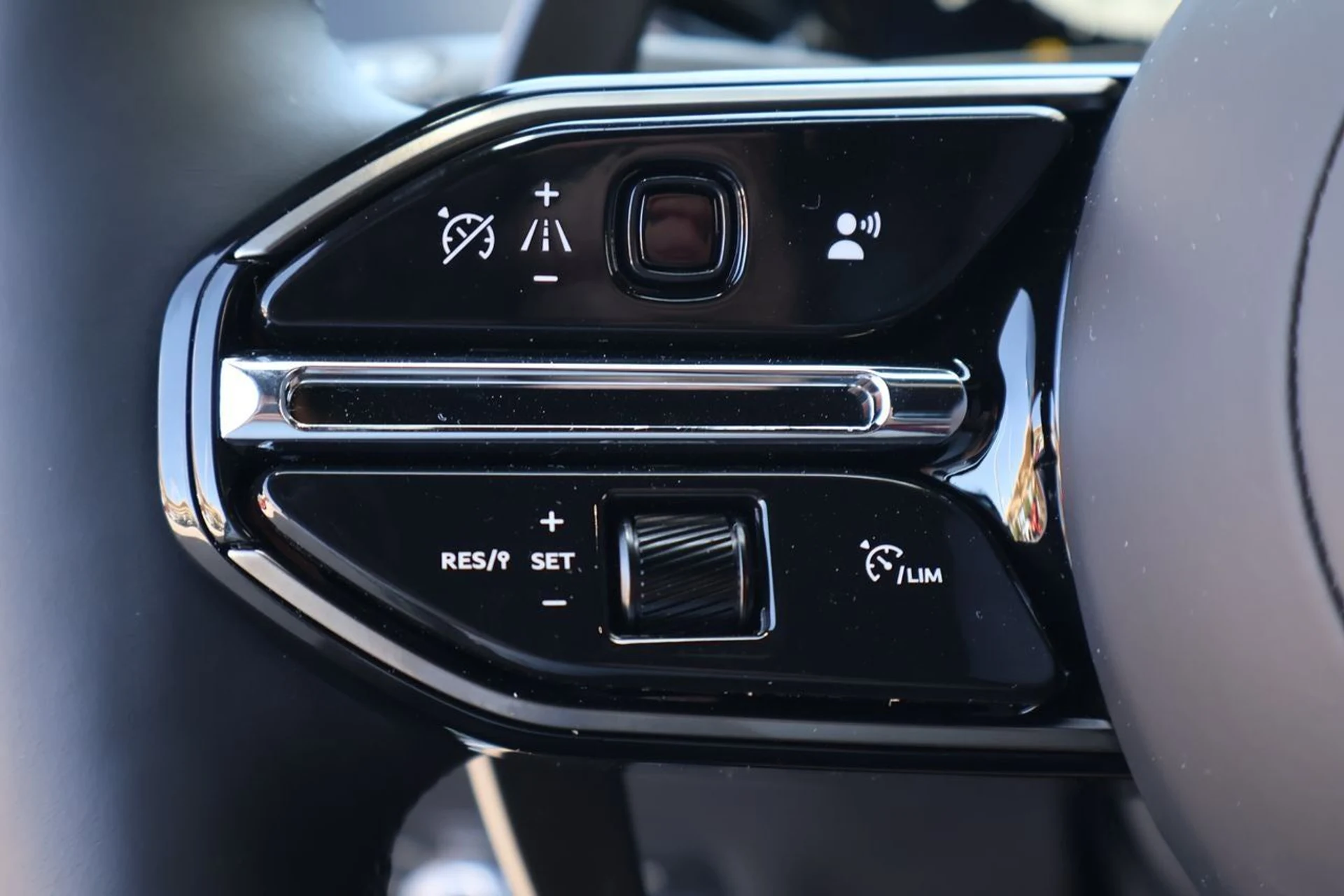 mph020_2284107889_21_b0b2e677ec