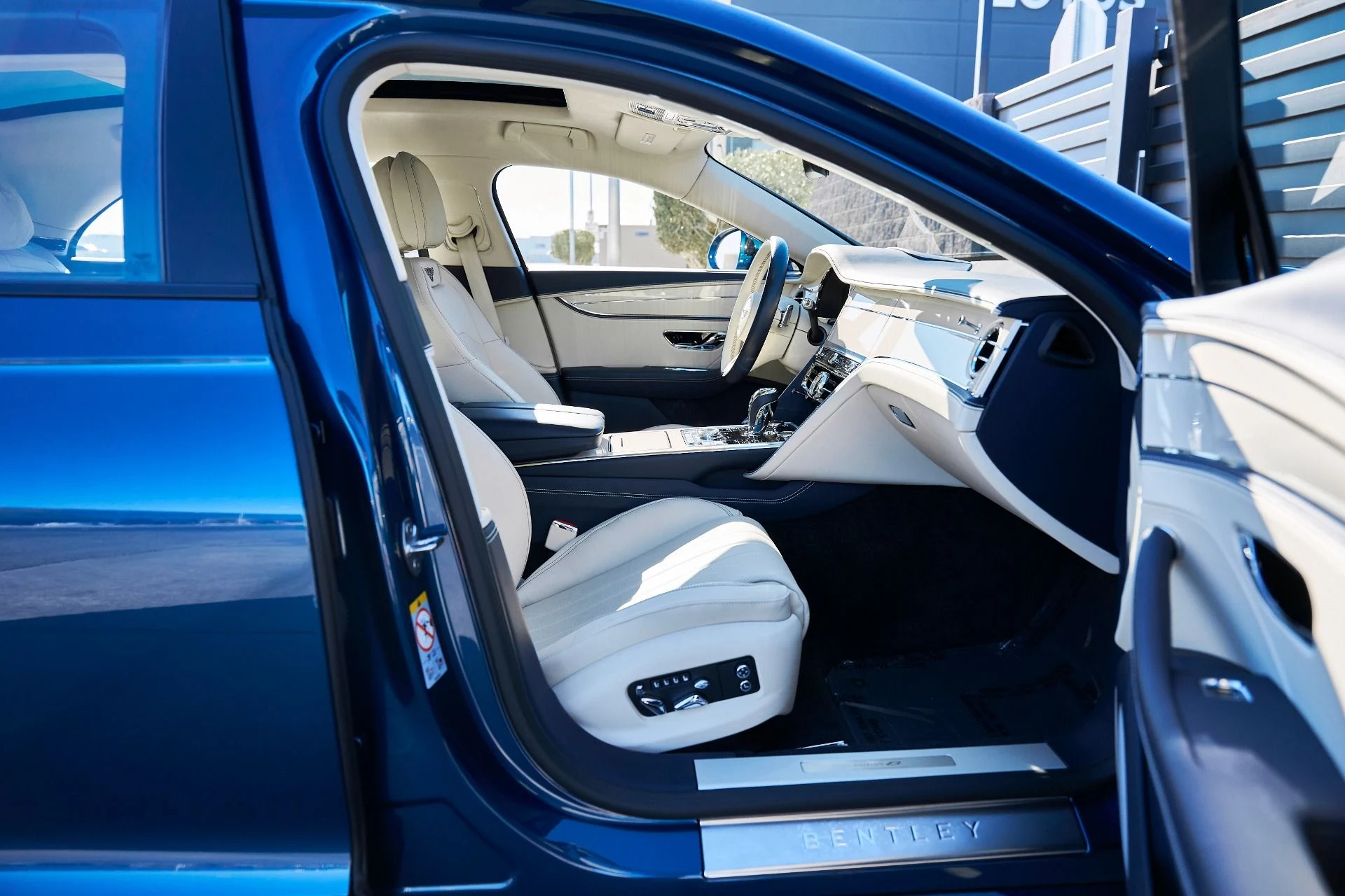 mph020_228422373_Used_2024_Bentley_Flying_Spur_Mulliner_V8_1768876558_f462371eb6