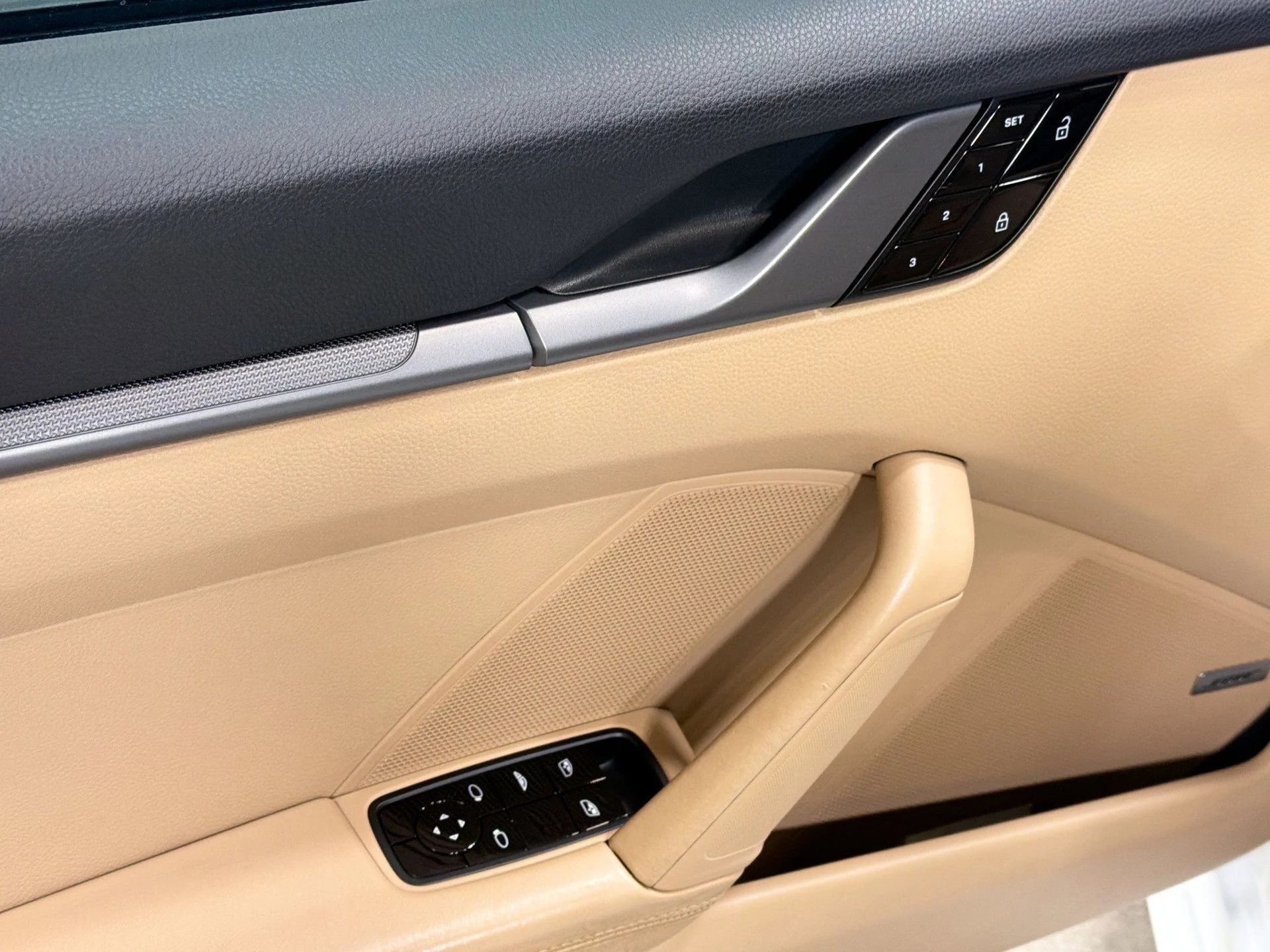 mph020_2285032130_f131e11fc29f025b0e19b36669efe10f_1b475338cc