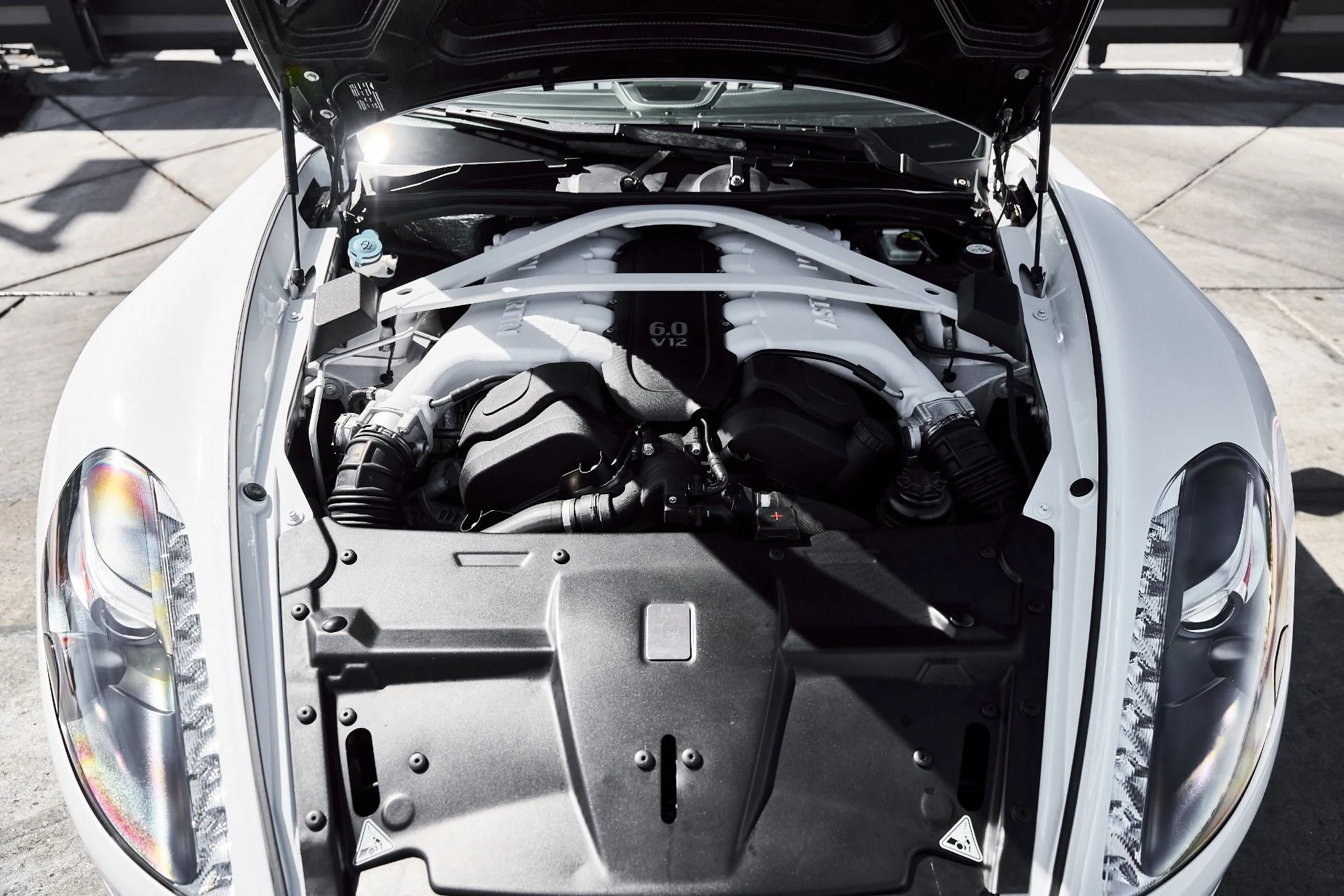 mph020_2295875142_Used_2017_Aston_Martin_Vanquish_Volante_1773797503_3733d52348